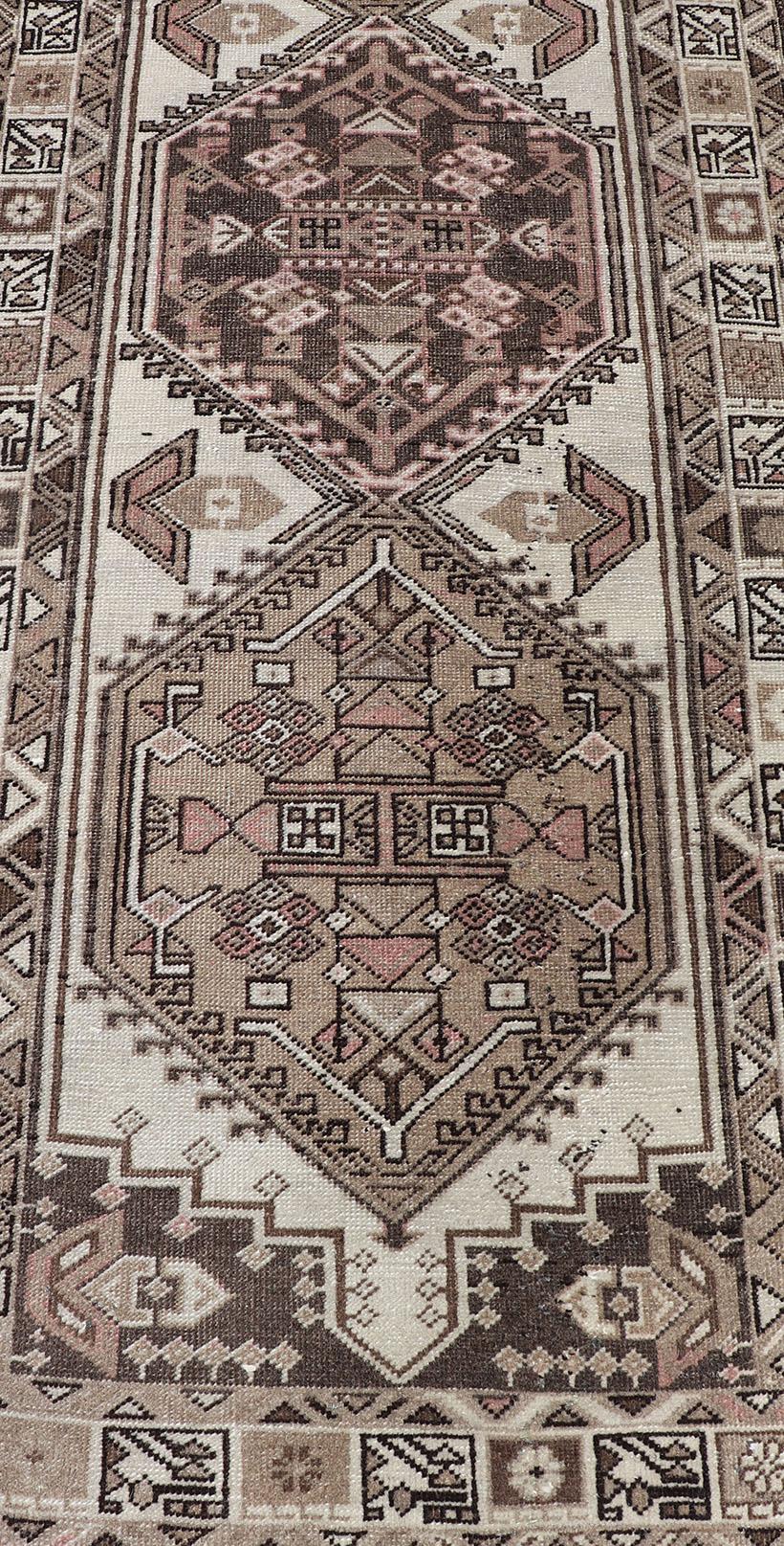 Lana Antico runner persiano Serab con medaglioni geometrici 2'5 x 12'8 in vendita