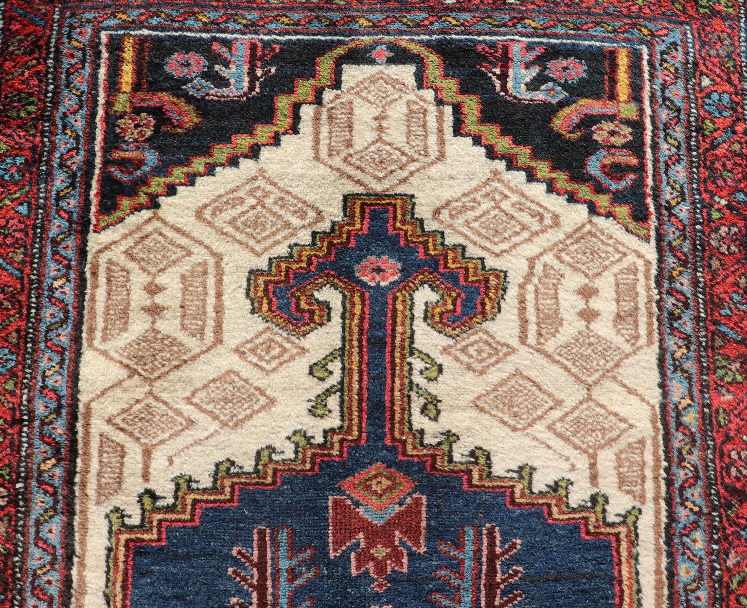 Antique Persian Serab Runner with Tri-Medallion Geometric Design on Cream Field For Sale 3