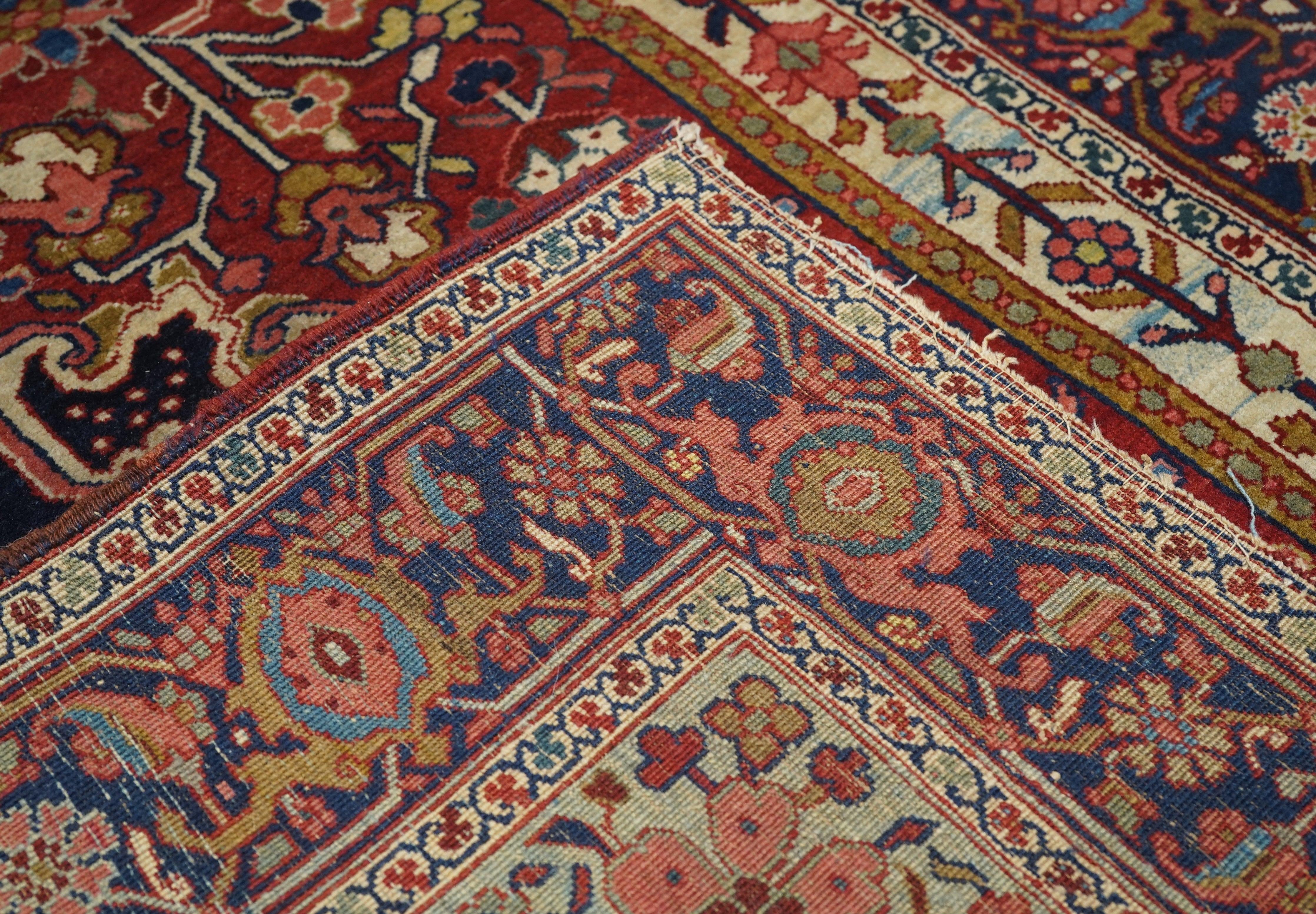 Antiker persischer Serapi-Teppich aus Persien 4'11'' x 6'7'' im Angebot 1
