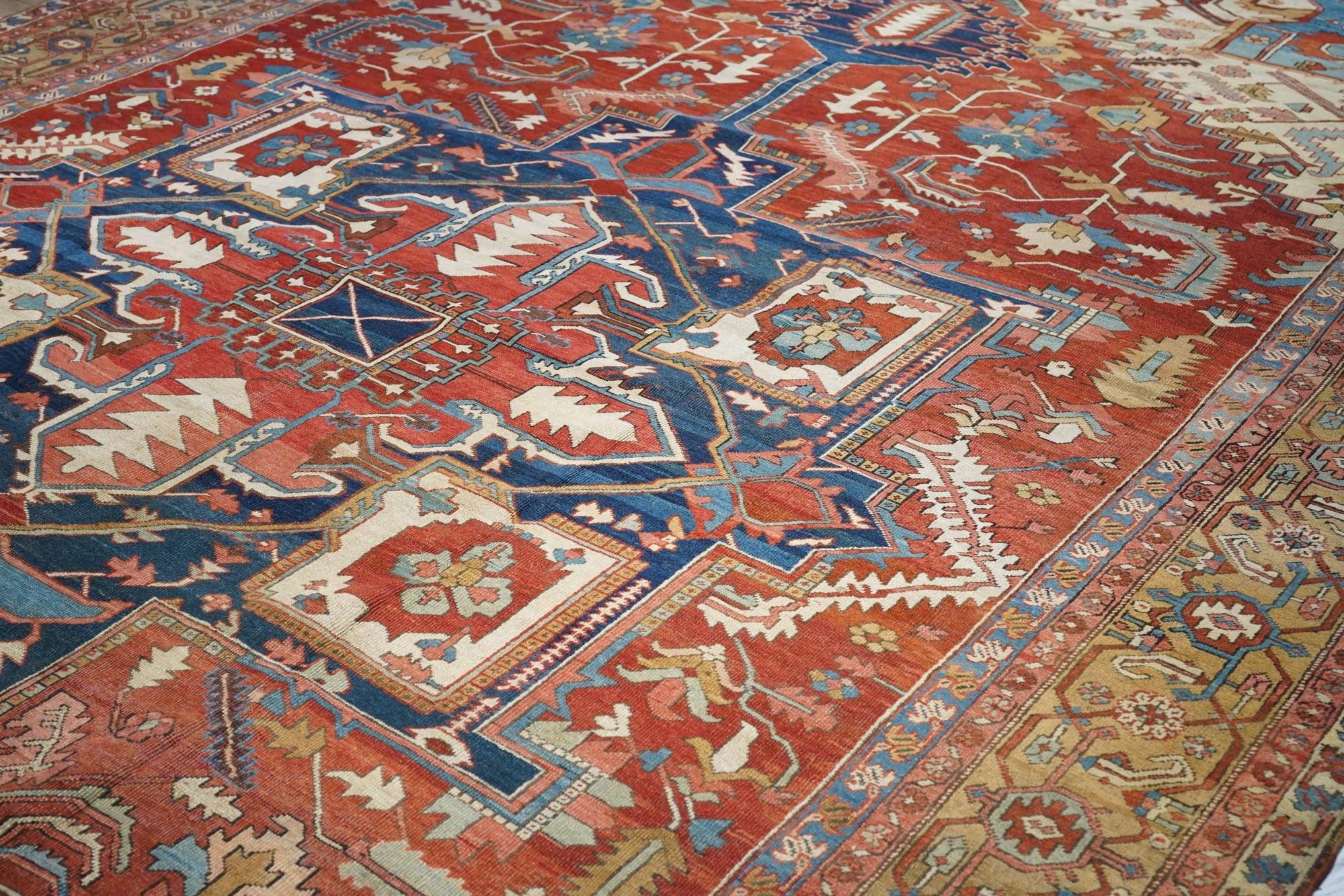 Antiker persischer Serapi-Teppich aus Persien (Wolle) im Angebot