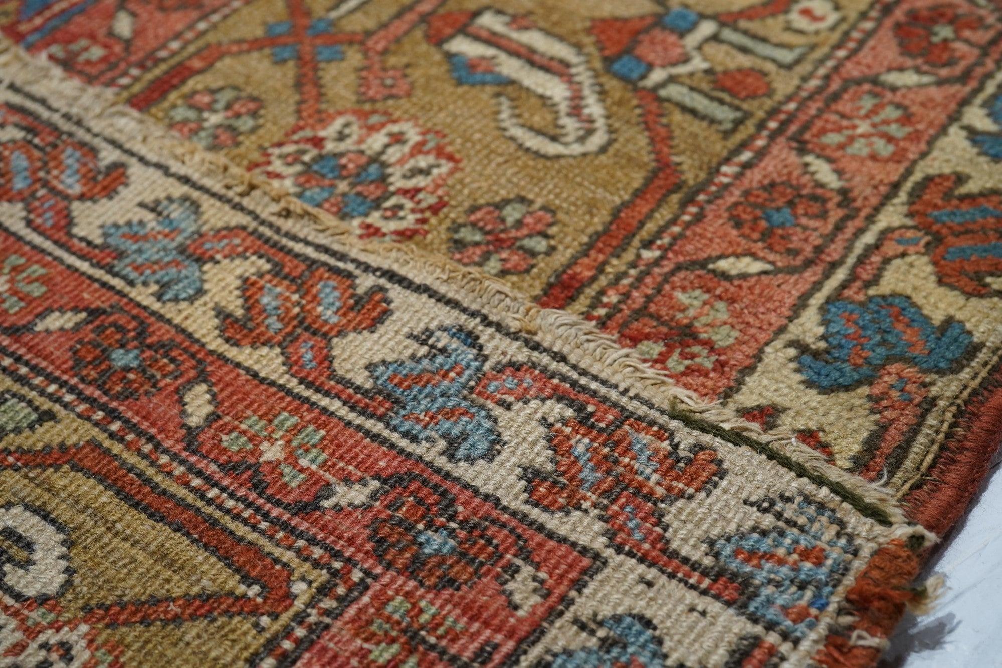 Antiker persischer Serapi-Teppich aus Persien im Angebot 1