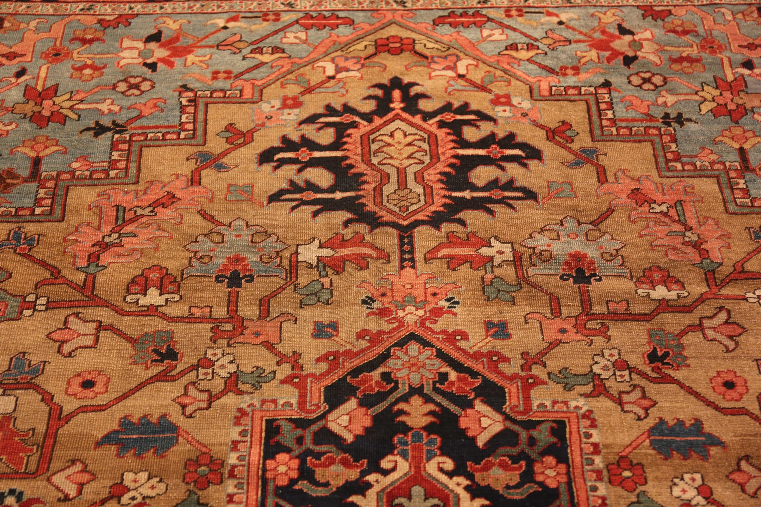 Antique Persian Serapi Area Rug. 9 ft 4 in x 12 ft 1 in For Sale 4