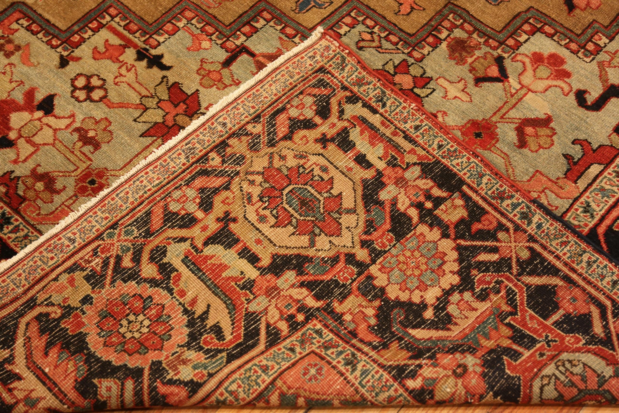 Antique Persian Serapi Area Rug. 9 ft 4 in x 12 ft 1 in For Sale 5