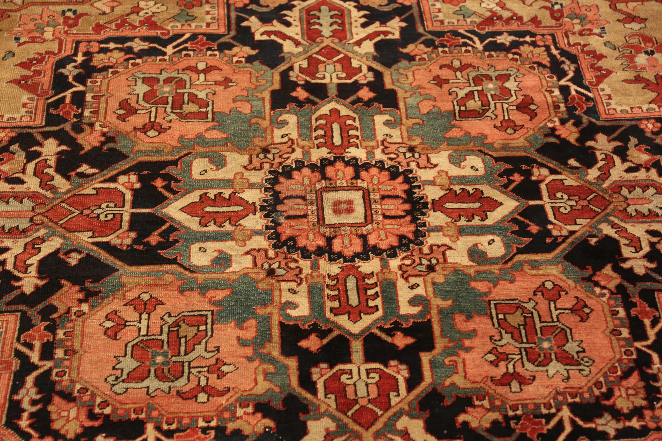 Hand-Knotted Antique Persian Serapi Area Rug. 9 ft 4 in x 12 ft 1 in For Sale