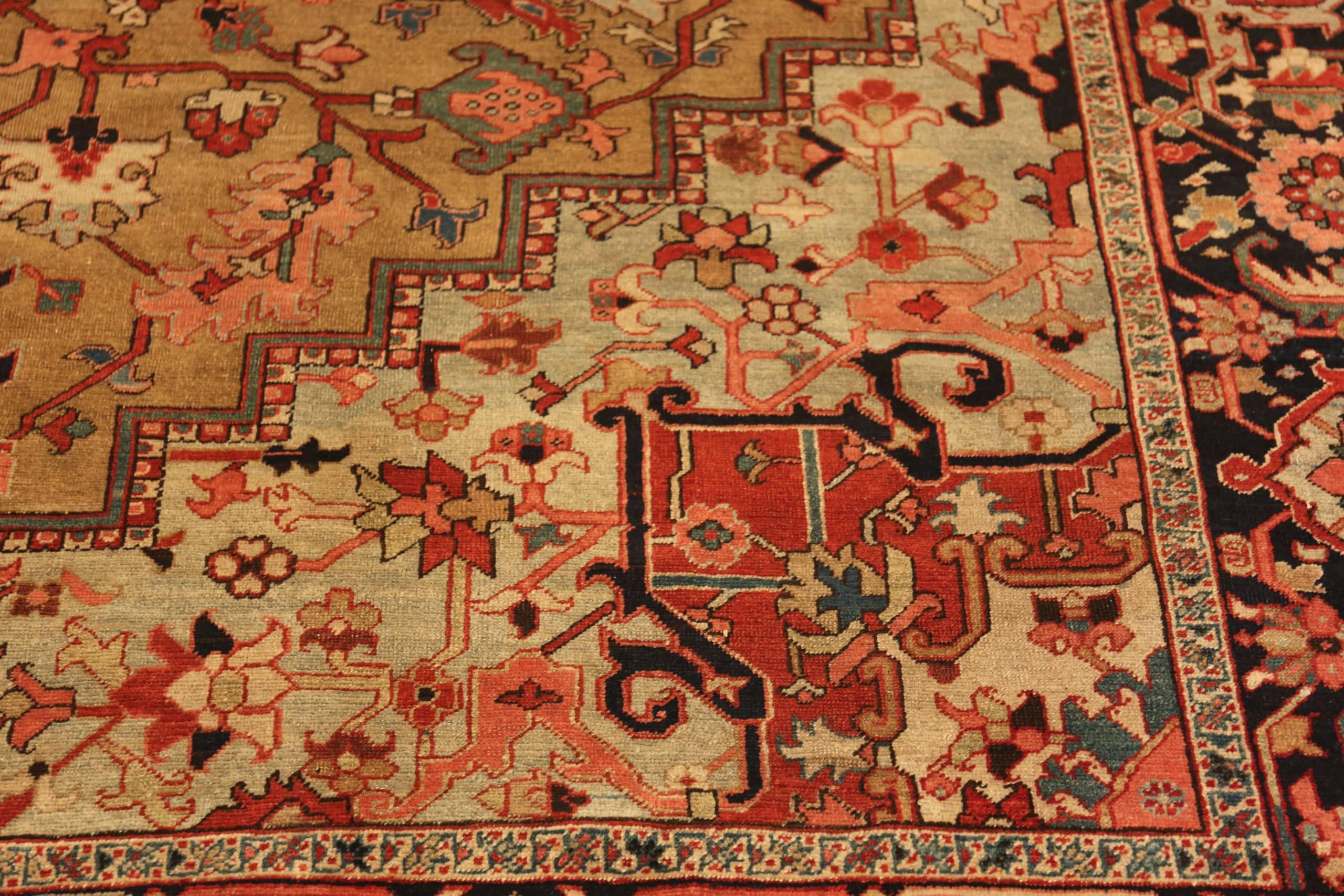 Wool Antique Persian Serapi Area Rug. 9 ft 4 in x 12 ft 1 in For Sale