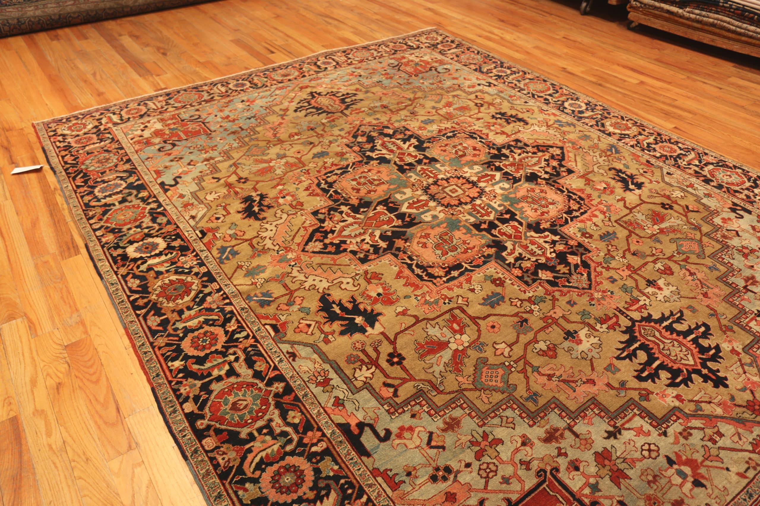 Antique Persian Serapi Area Rug. 9 ft 4 in x 12 ft 1 in For Sale 3