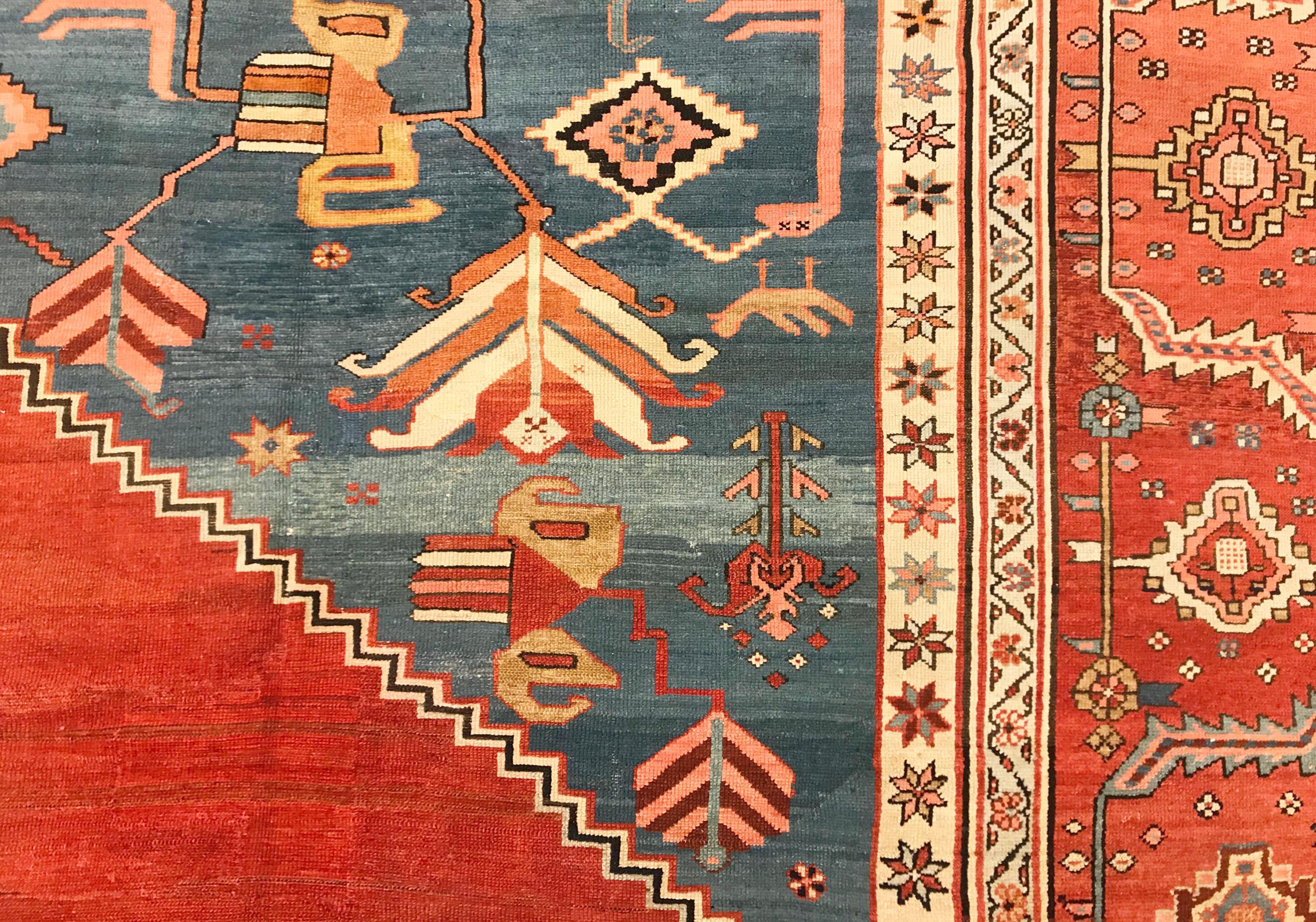 Antique Persian Serapi Bakshaish Oriental Carpet, in Large Size with Soft Colors For Sale 5