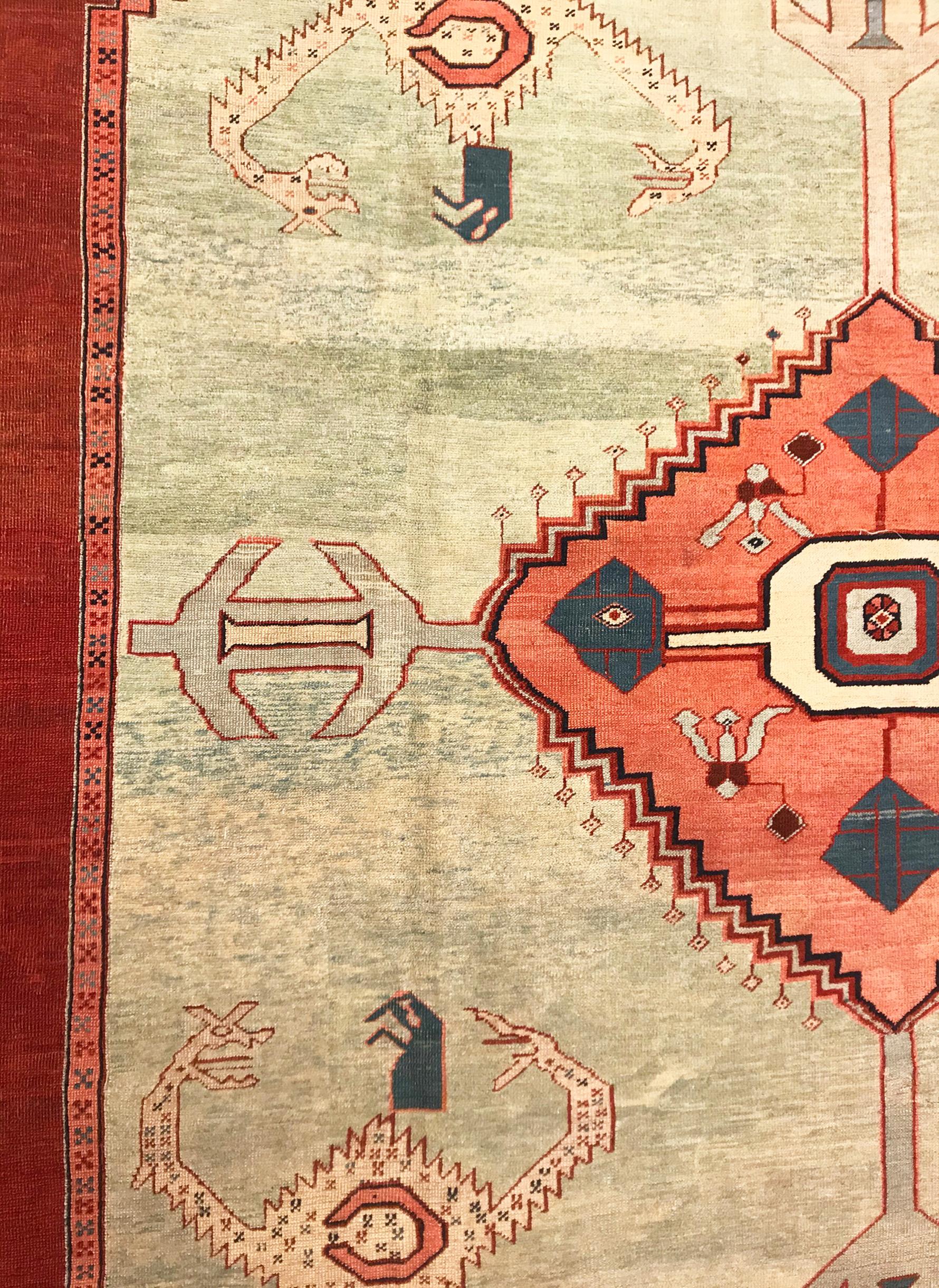 Antiker persischer Serapi Bakshaish Oriental Teppich in großer Größe mit weichen Farben, antik (Wolle) im Angebot