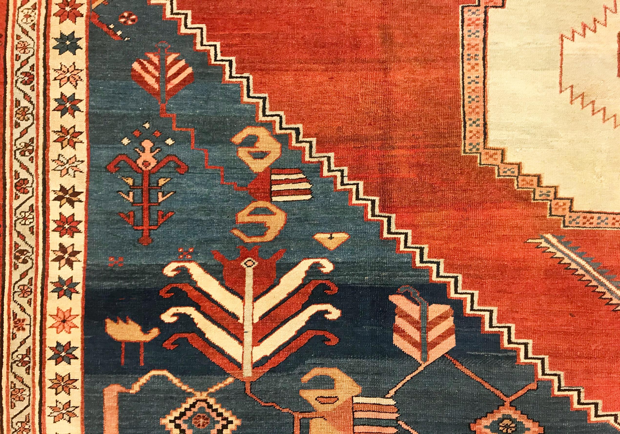 Antique Persian Serapi Bakshaish Oriental Carpet, in Large Size with Soft Colors For Sale 2