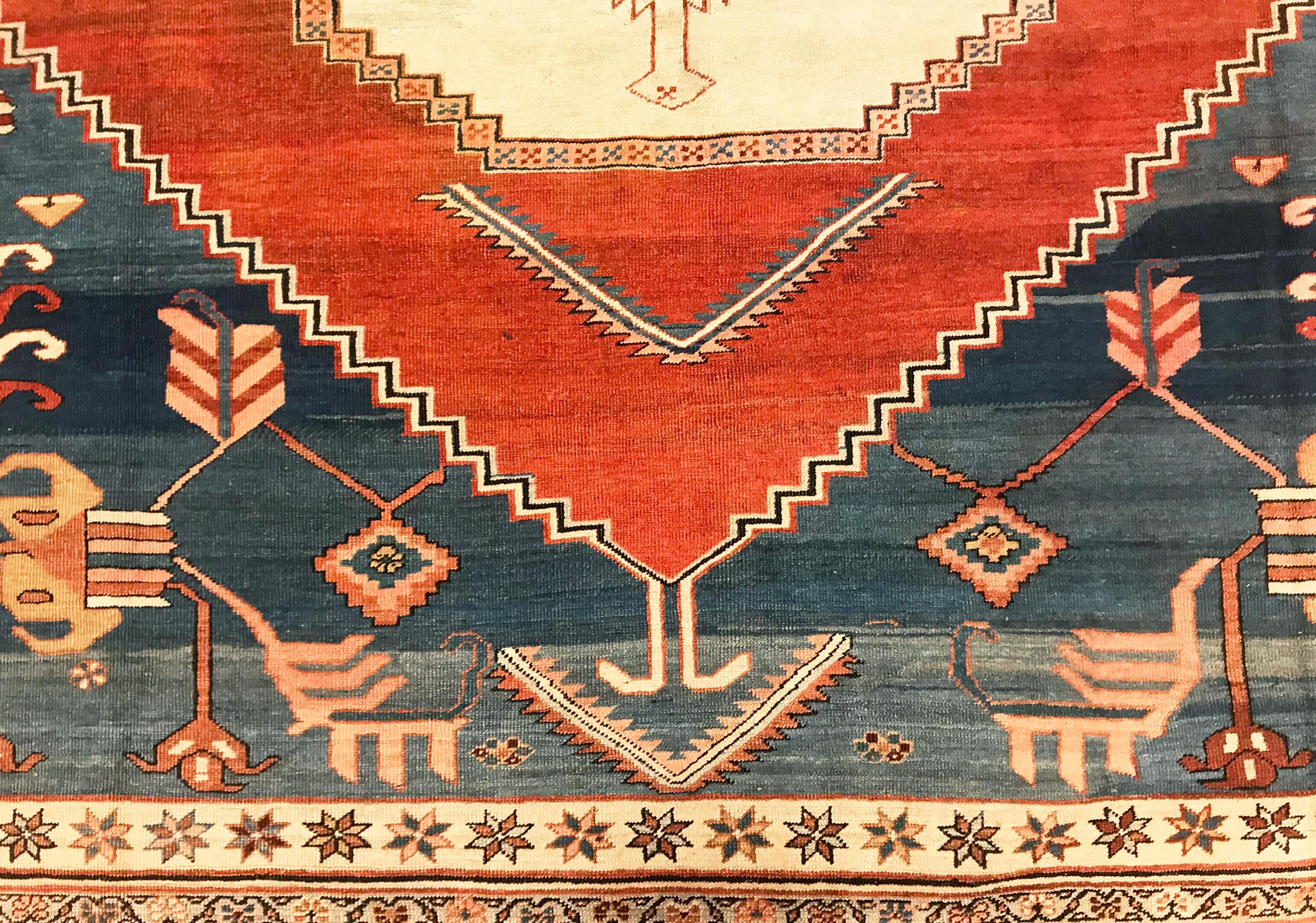 Antique Persian Serapi Bakshaish Oriental Carpet, in Large Size with Soft Colors For Sale 3