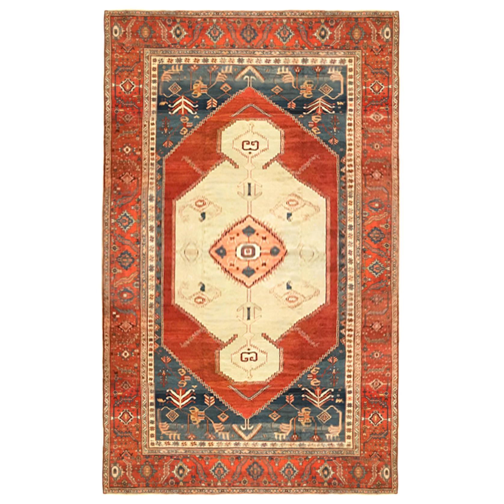 Antique Persian Serapi Bakshaish Oriental Carpet, in Large Size with Soft Colors