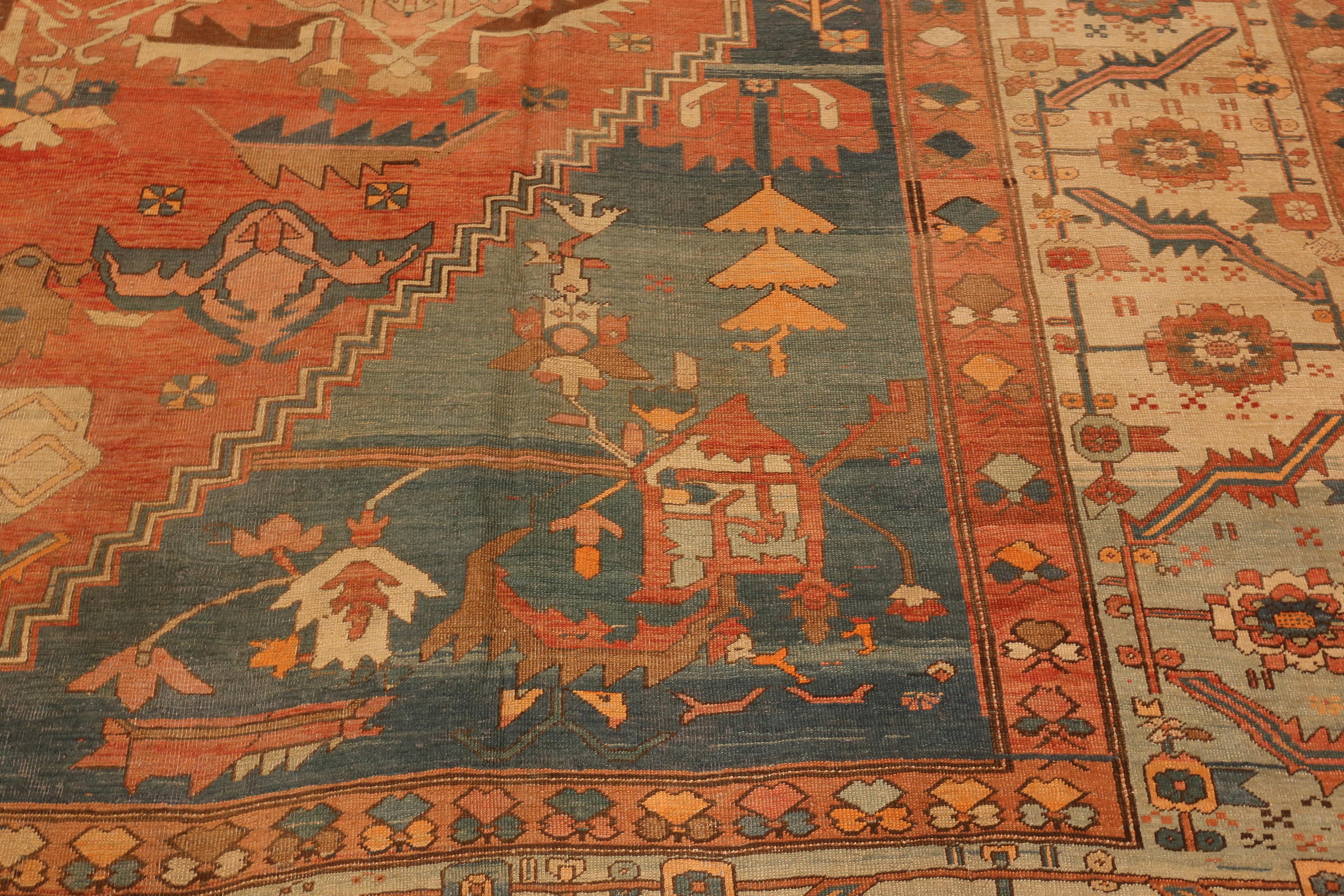 Wool Antique Persian Serapi Bakshaish Rug. 11 ft 10 in x 14 ft 10 in