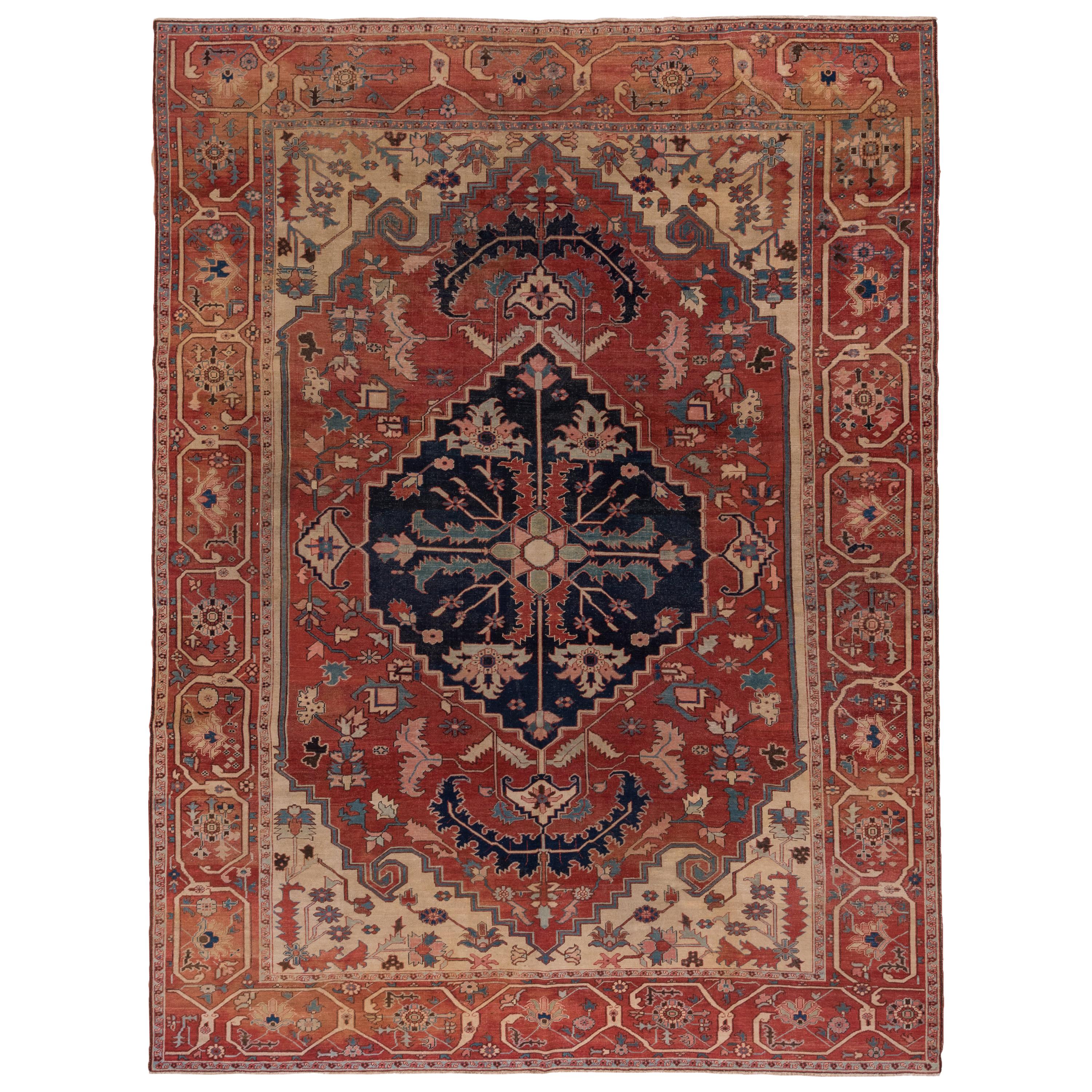 Antique Persian Serapi Carpet, Excellent Condition, Good Colors, circa 1900s