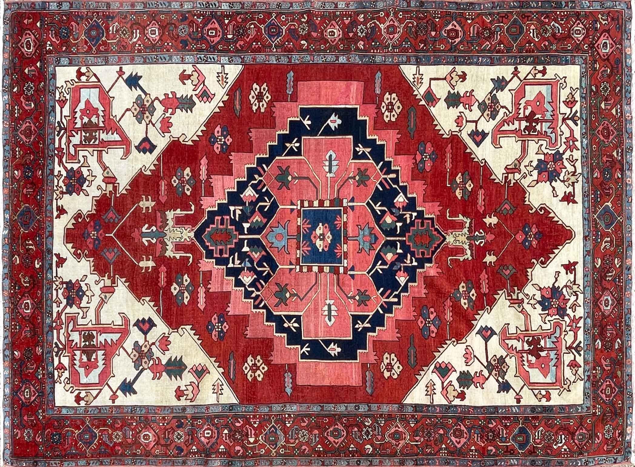 Les tapis persans Serapi, originaires de la province iranienne de l'Azerbaïdjan oriental et de la région de Heriz, sont riches d'histoire et d'artisanat. Le village de Vener, niché au sud de la région de Heriz, dans le nord-ouest de la Perse, est le