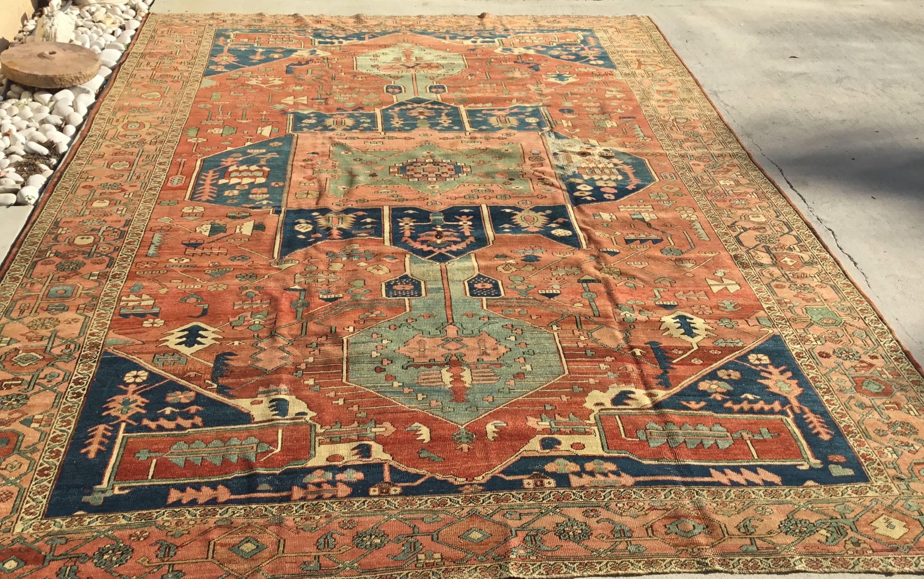 Antique Persian Serapi Carpet In Good Condition In Delray Beach, FL
