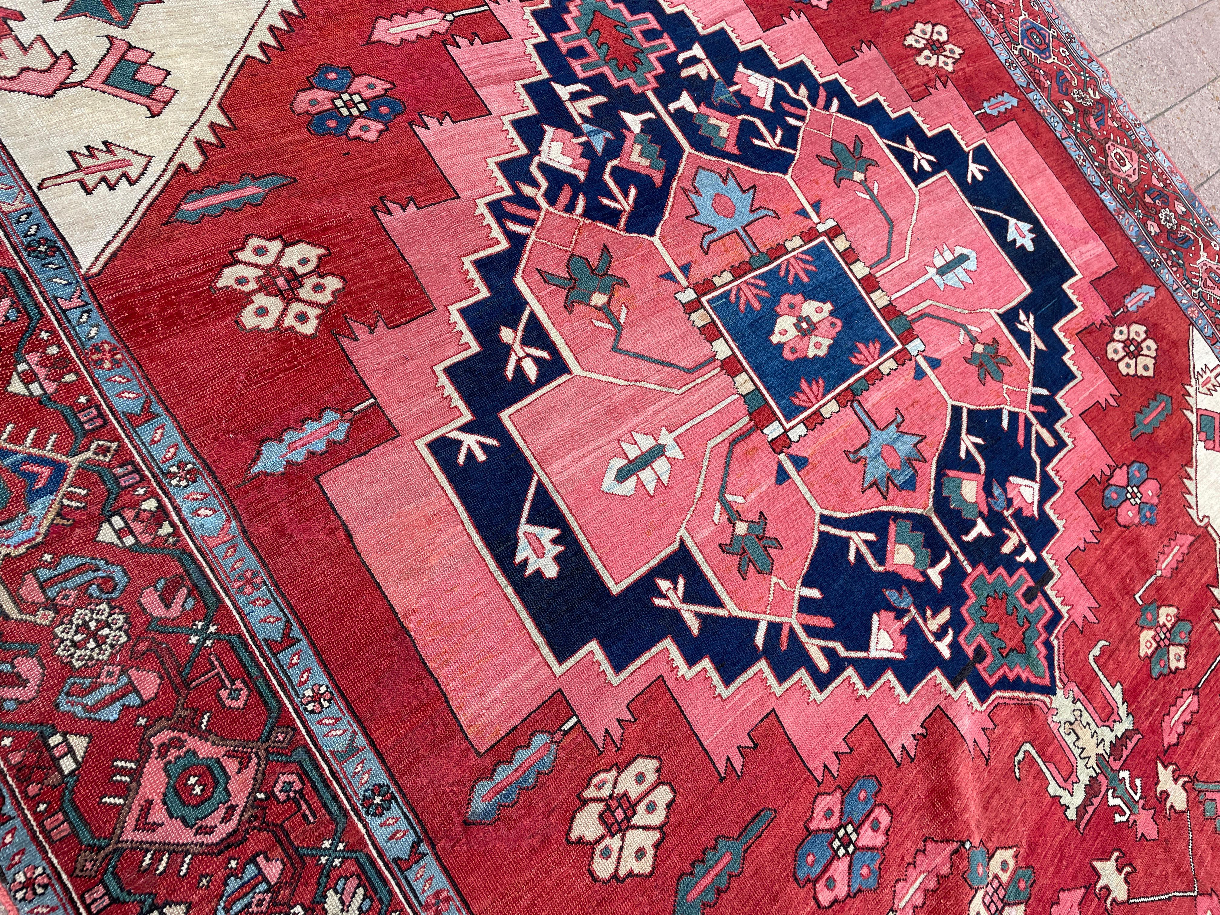 Antique Persian Serapi Carpet In Good Condition For Sale In Evanston, IL