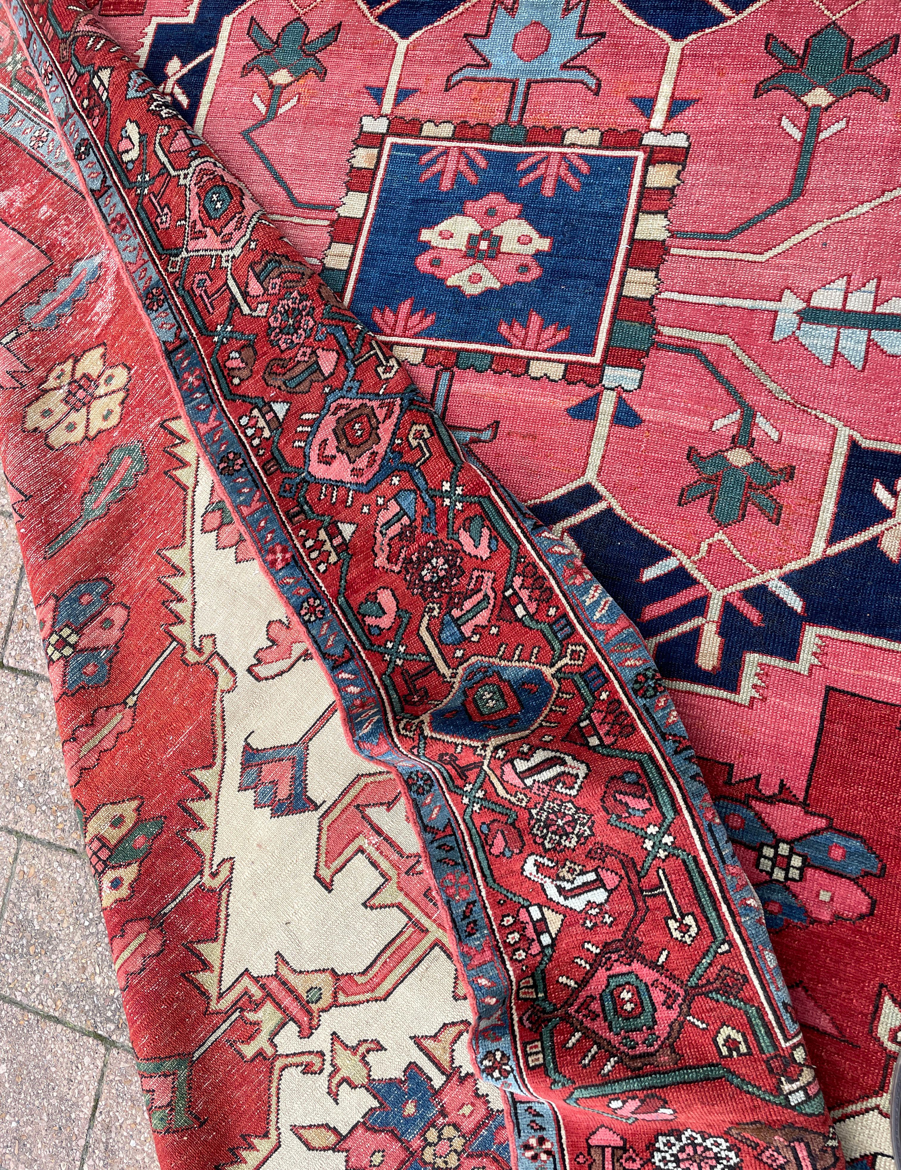 Antiker persischer Serapi-Teppich (Wolle) im Angebot