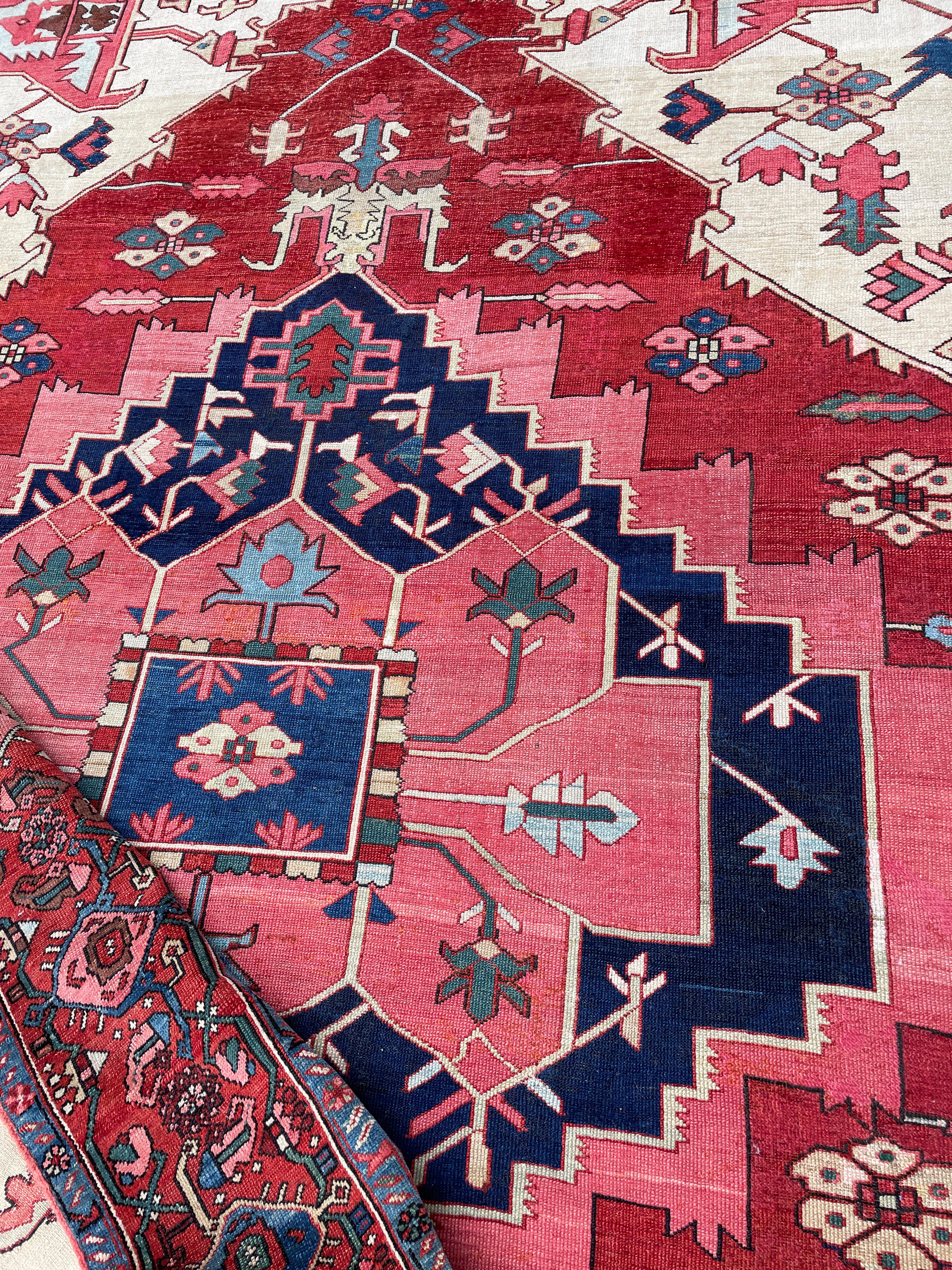 Antiker persischer Serapi-Teppich im Angebot 1