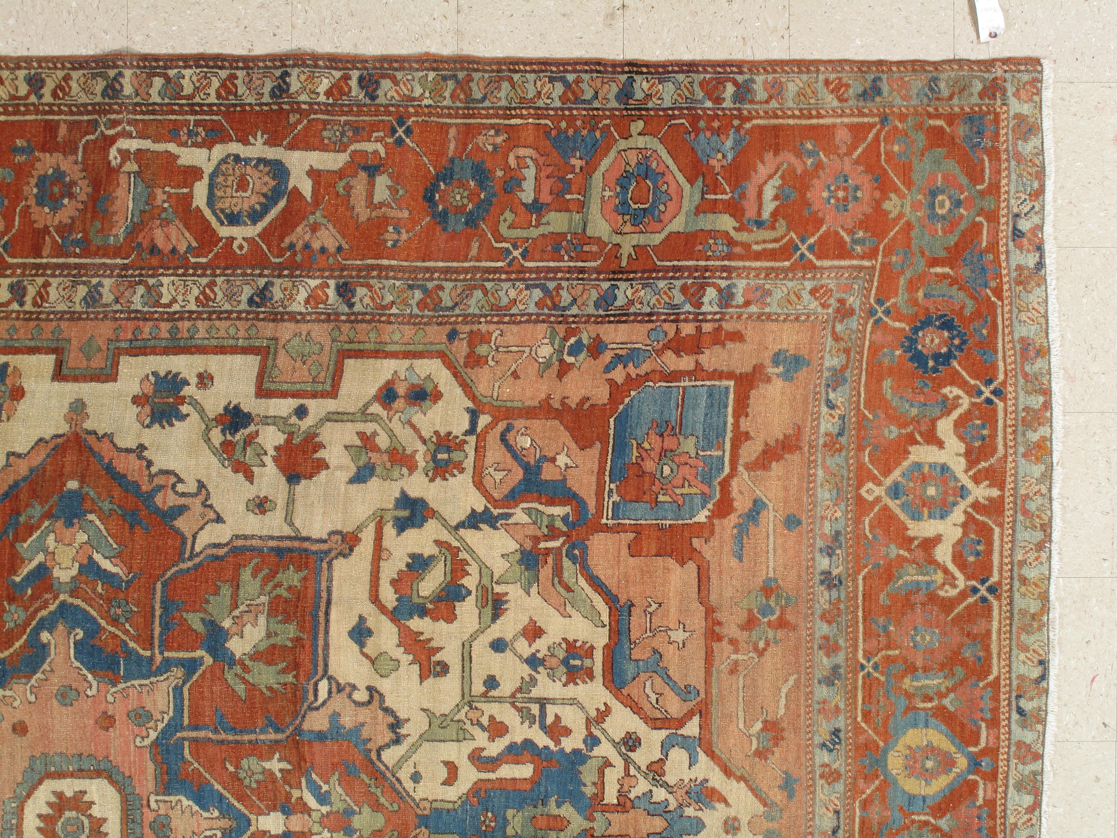 Heriz Serapi Antique Persian Serapi Carpet, Geometric, Ivory Hand Knotted Wool Oriental Rug in vendita
