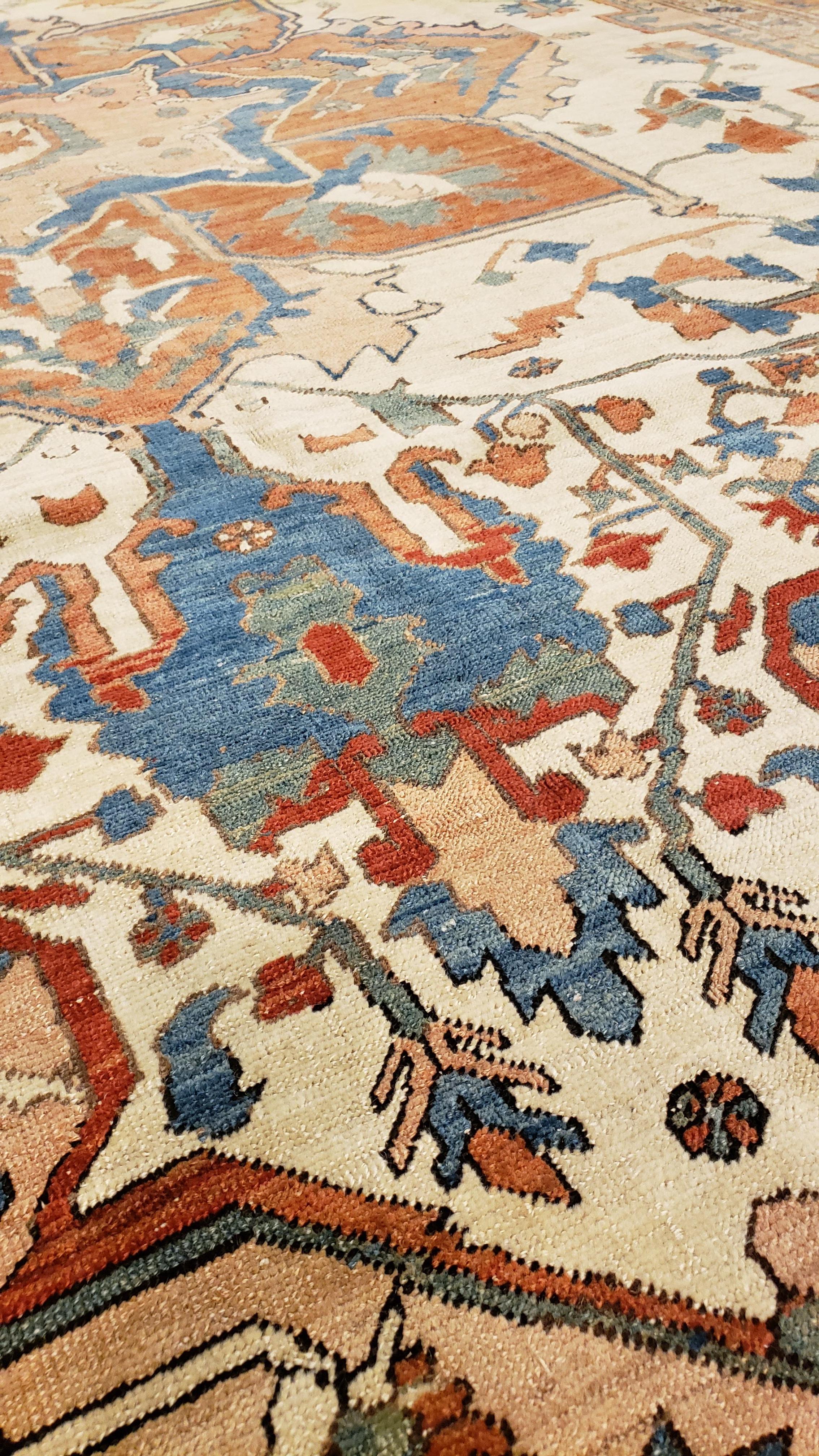 Lana Antique Persian Serapi Carpet, Geometric, Ivory Hand Knotted Wool Oriental Rug in vendita