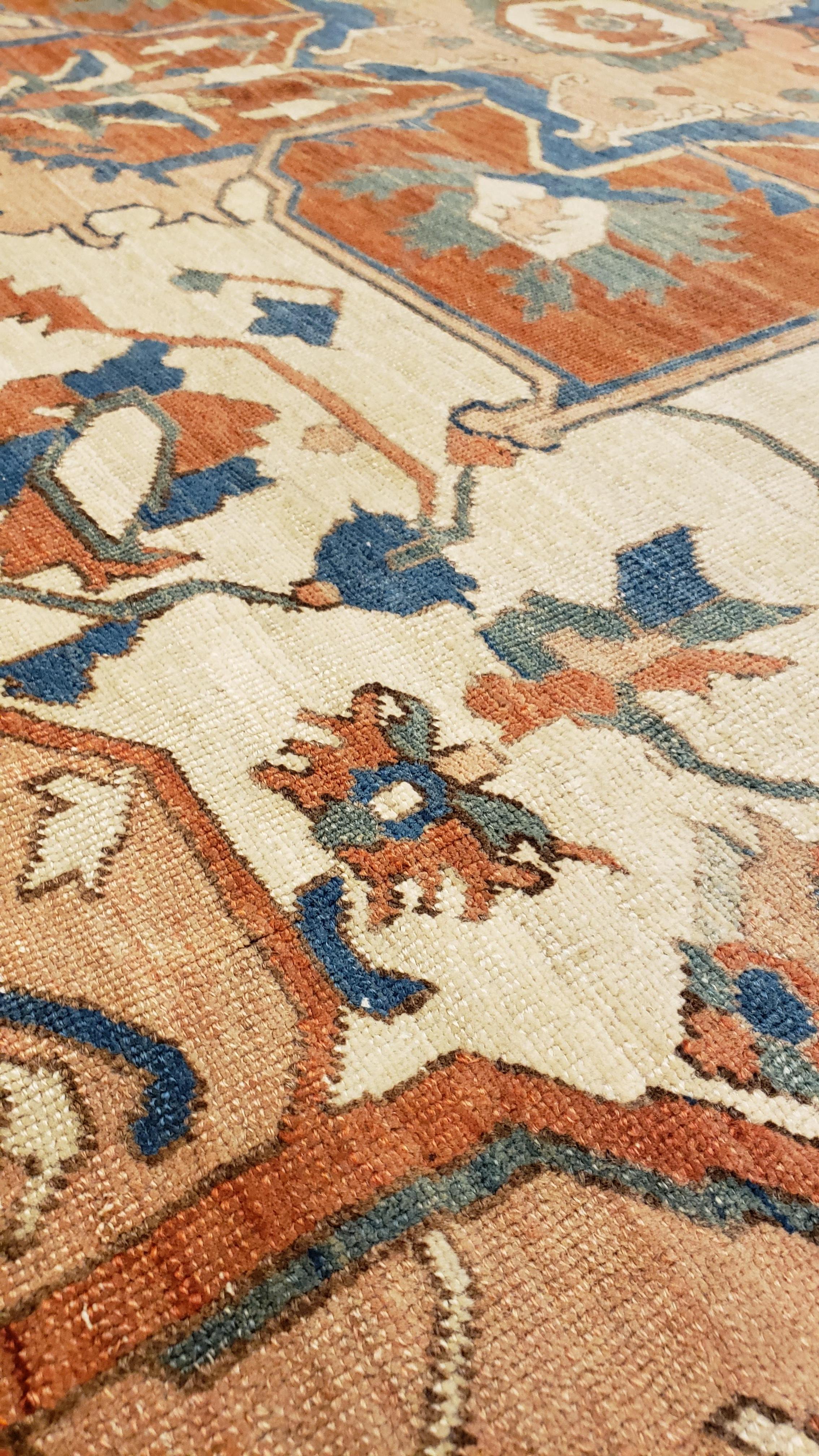Antique Persian Serapi Carpet, Geometric, Ivory Hand Knotted Wool Oriental Rug in vendita 1