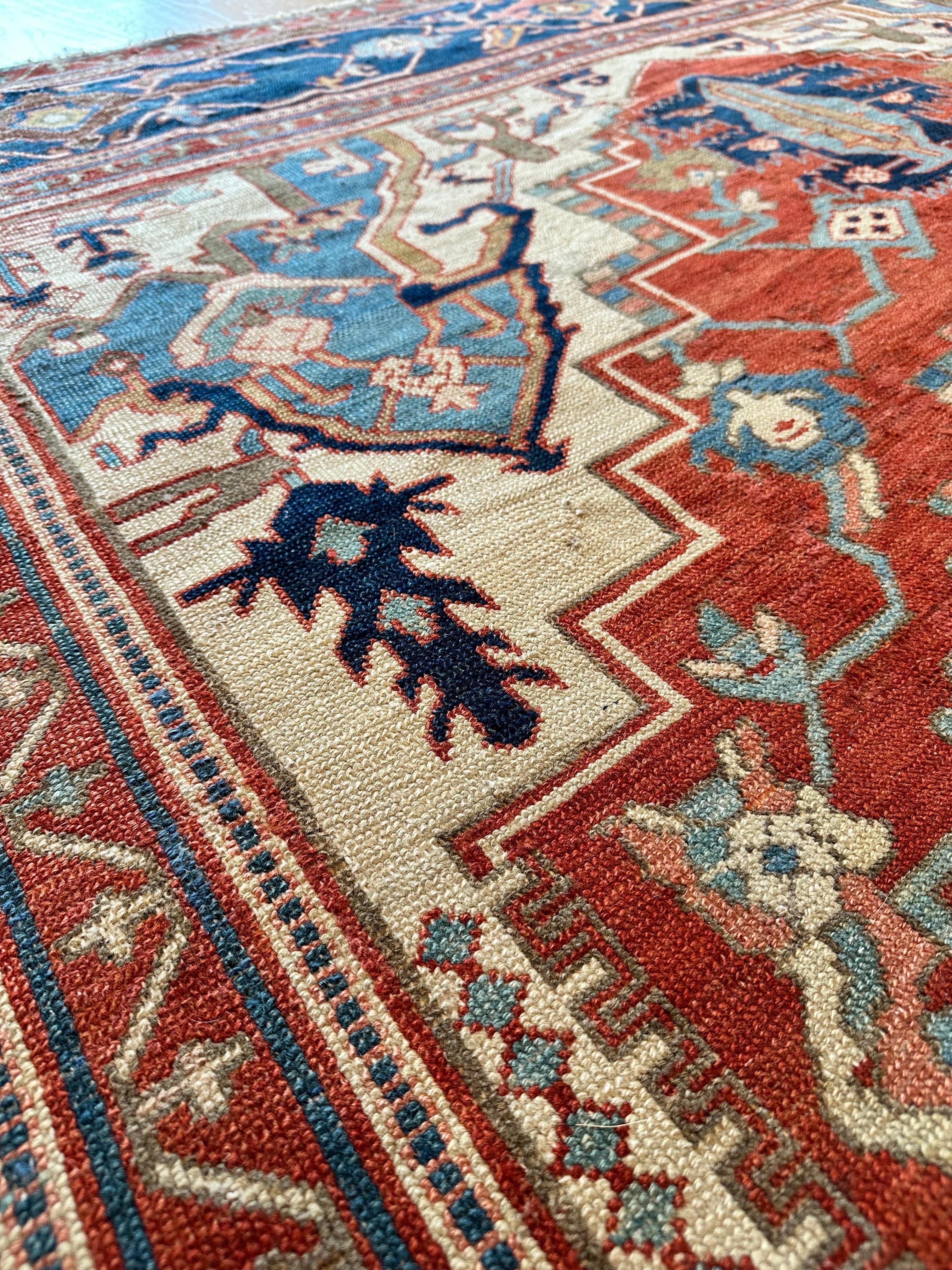 Antiker persischer Serapi-Teppich, handgefertigter orientalischer Teppich, Hellblau, Elfenbein, Rostrot im Angebot 12
