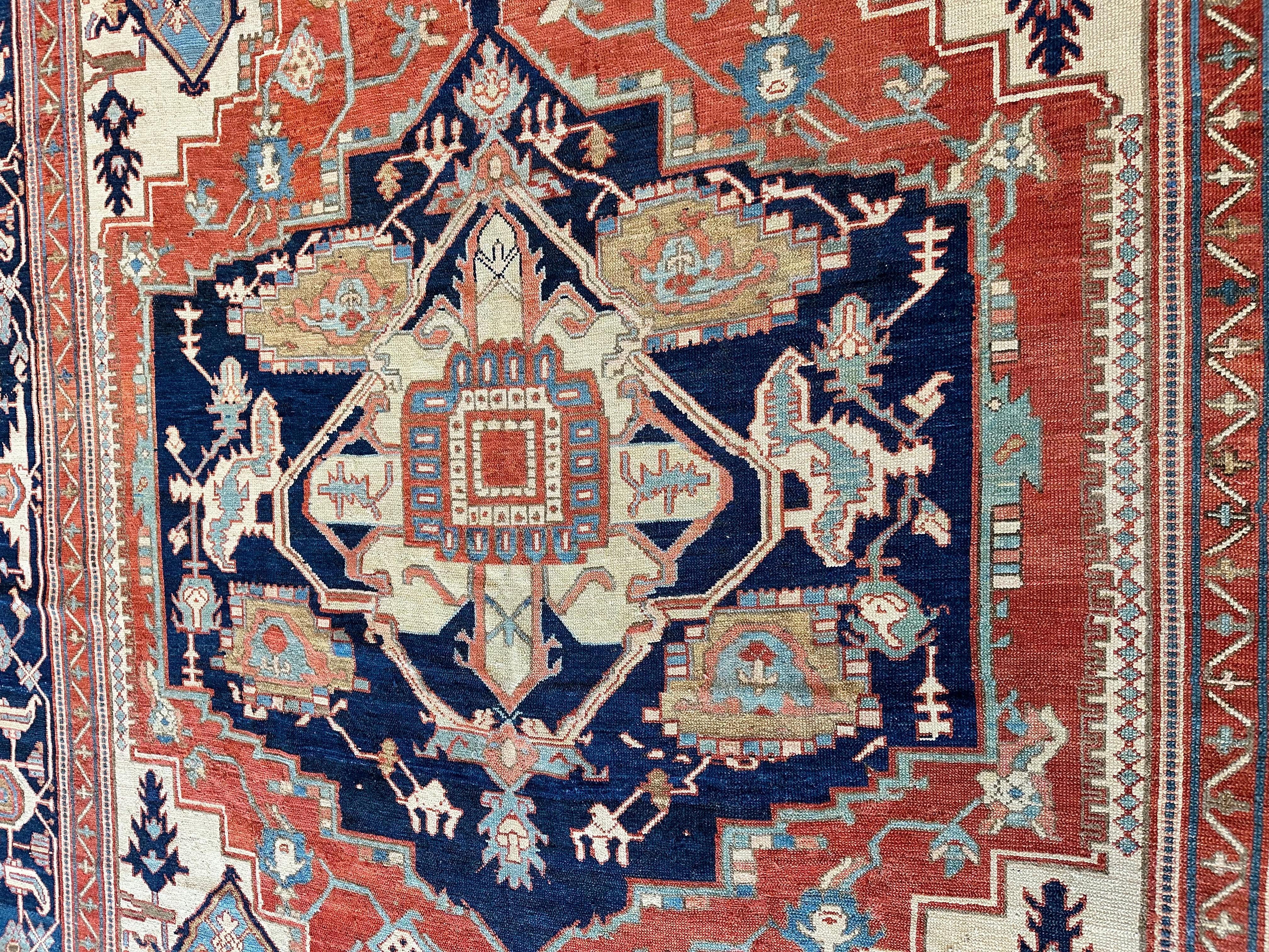 Antiker persischer Serapi-Teppich, handgefertigter orientalischer Teppich, Hellblau, Elfenbein, Rostrot im Angebot 13