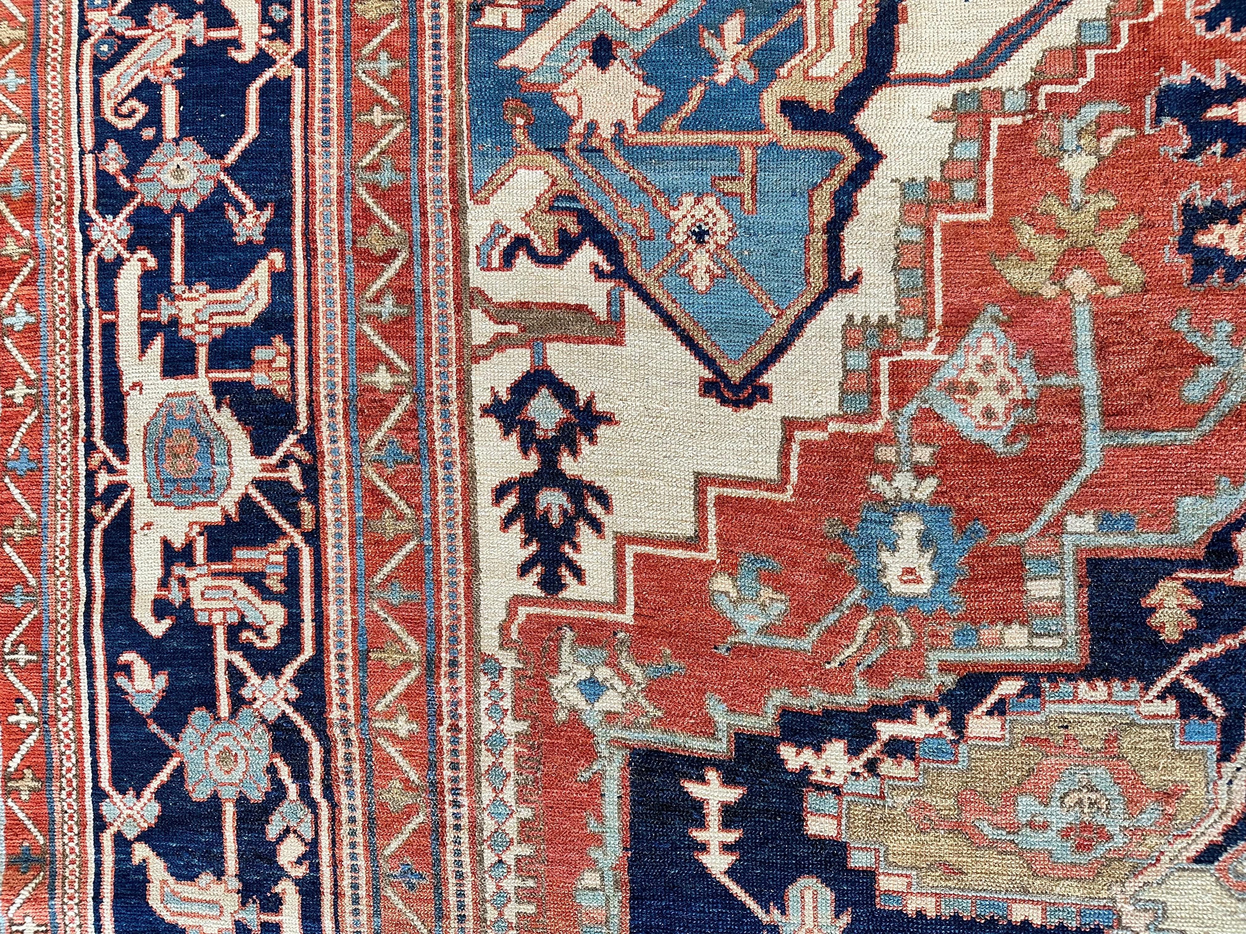 Antiker persischer Serapi-Teppich, handgefertigter orientalischer Teppich, Hellblau, Elfenbein, Rostrot im Angebot 15