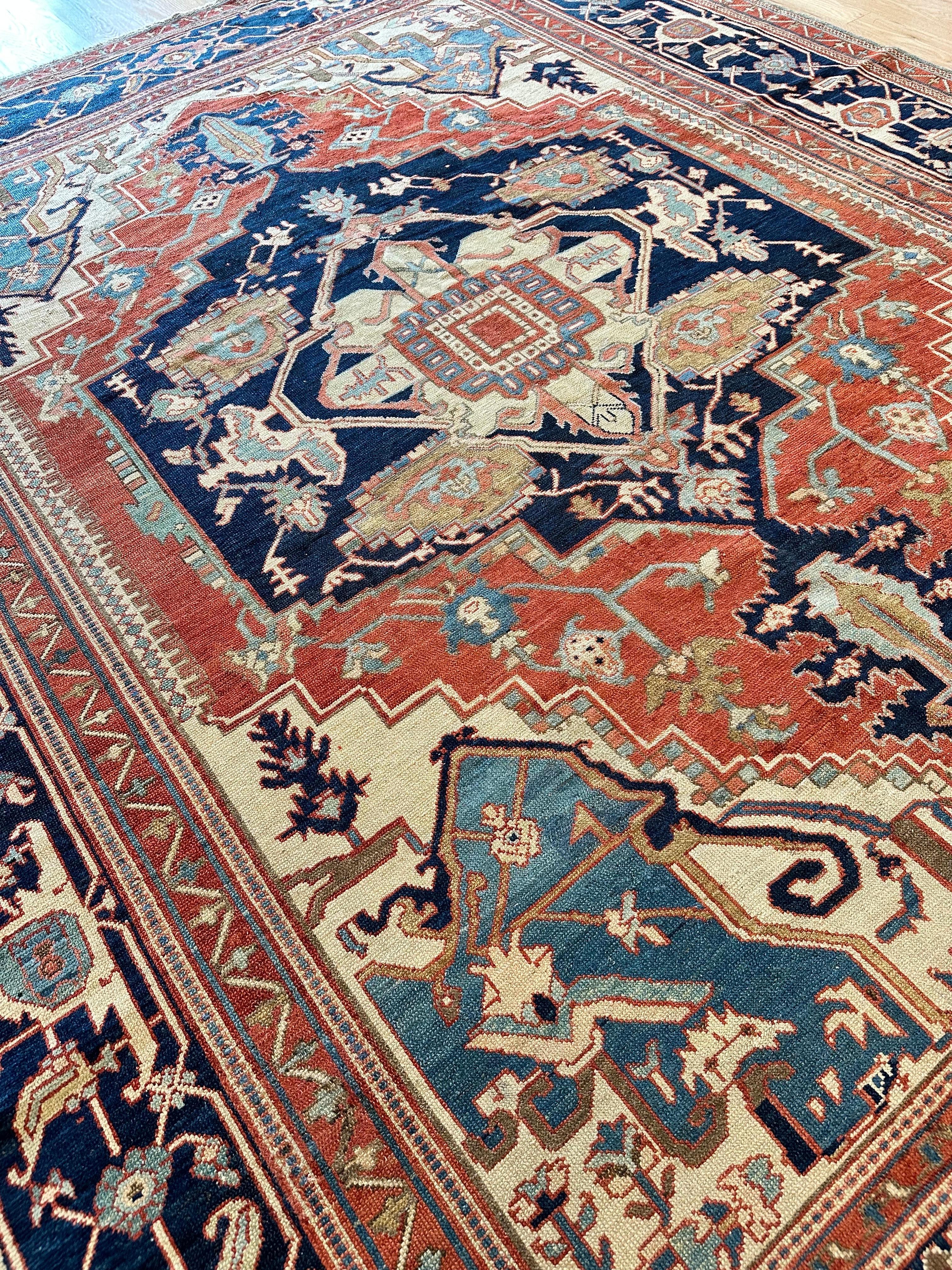 Antiker persischer Serapi-Teppich, handgefertigter orientalischer Teppich, Hellblau, Elfenbein, Rostrot im Angebot 17