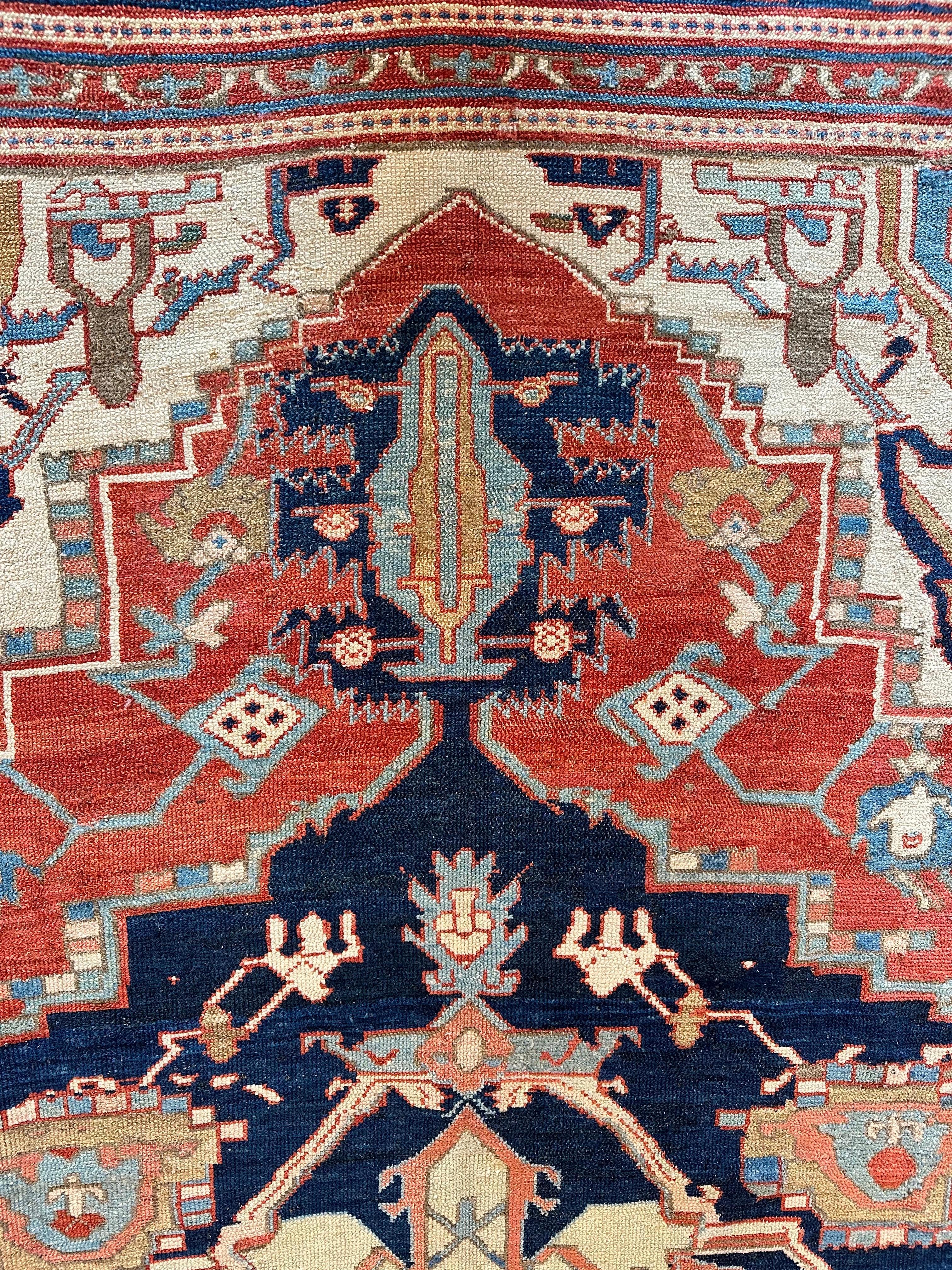 Antiker persischer Serapi-Teppich, handgefertigter orientalischer Teppich, Hellblau, Elfenbein, Rostrot im Angebot 20