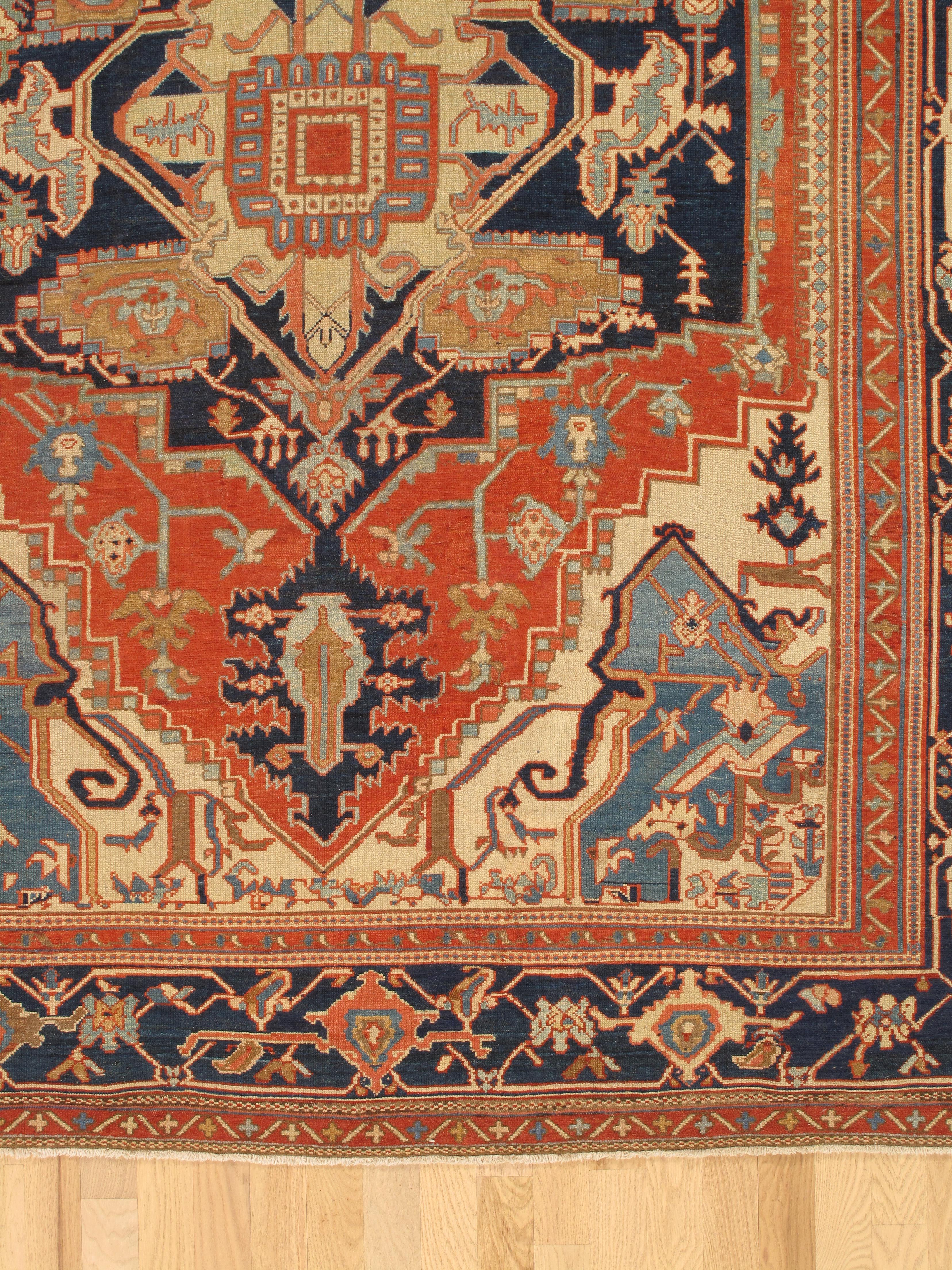 Antiker persischer Serapi-Teppich, handgefertigter orientalischer Teppich, Hellblau, Elfenbein, Rostrot (Persisch) im Angebot