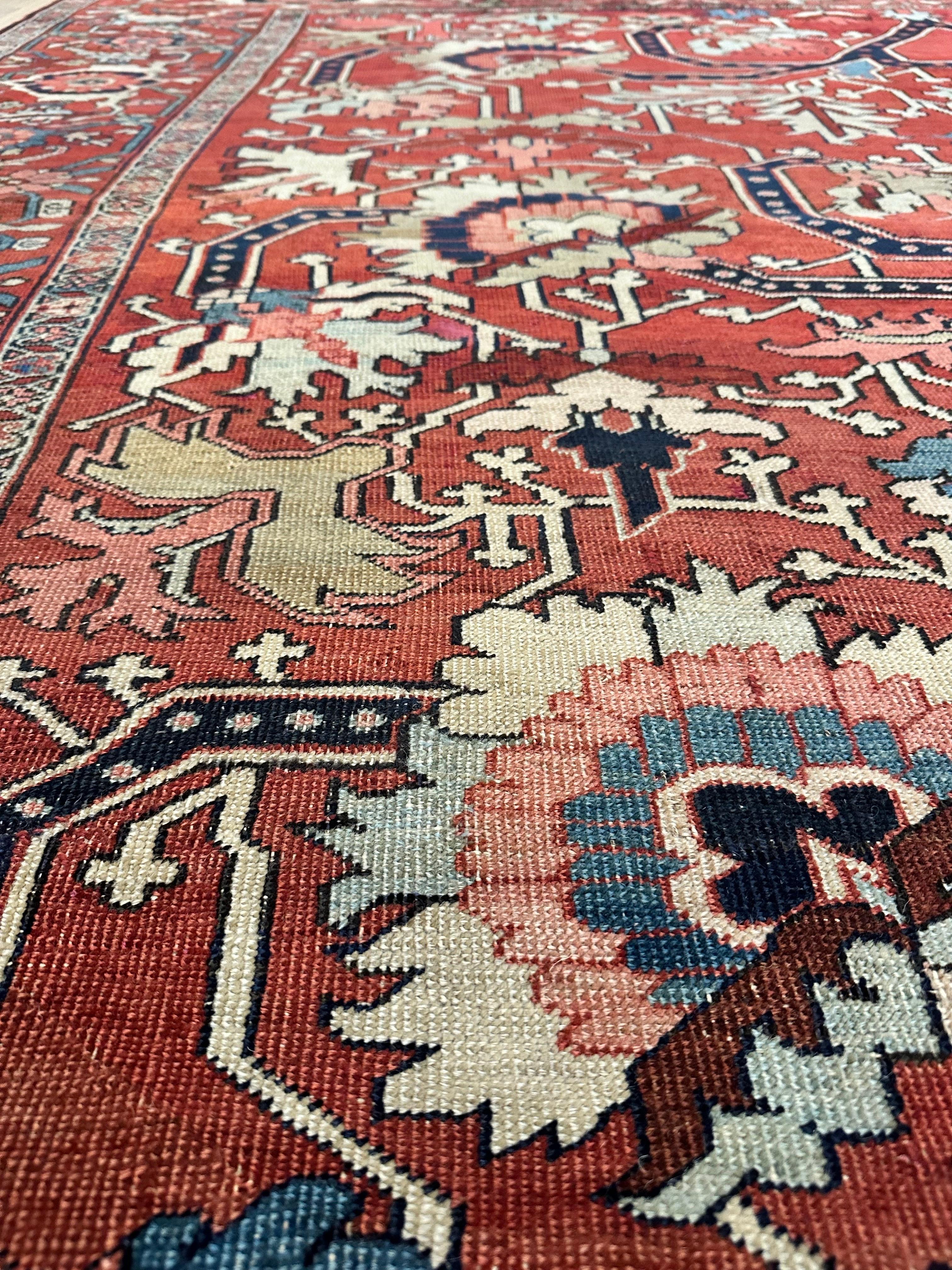 Antiker persischer Serapi-Teppich, handgefertigter orientalischer Teppich, Rostrot, Hellblau, Elfenbein im Angebot 9
