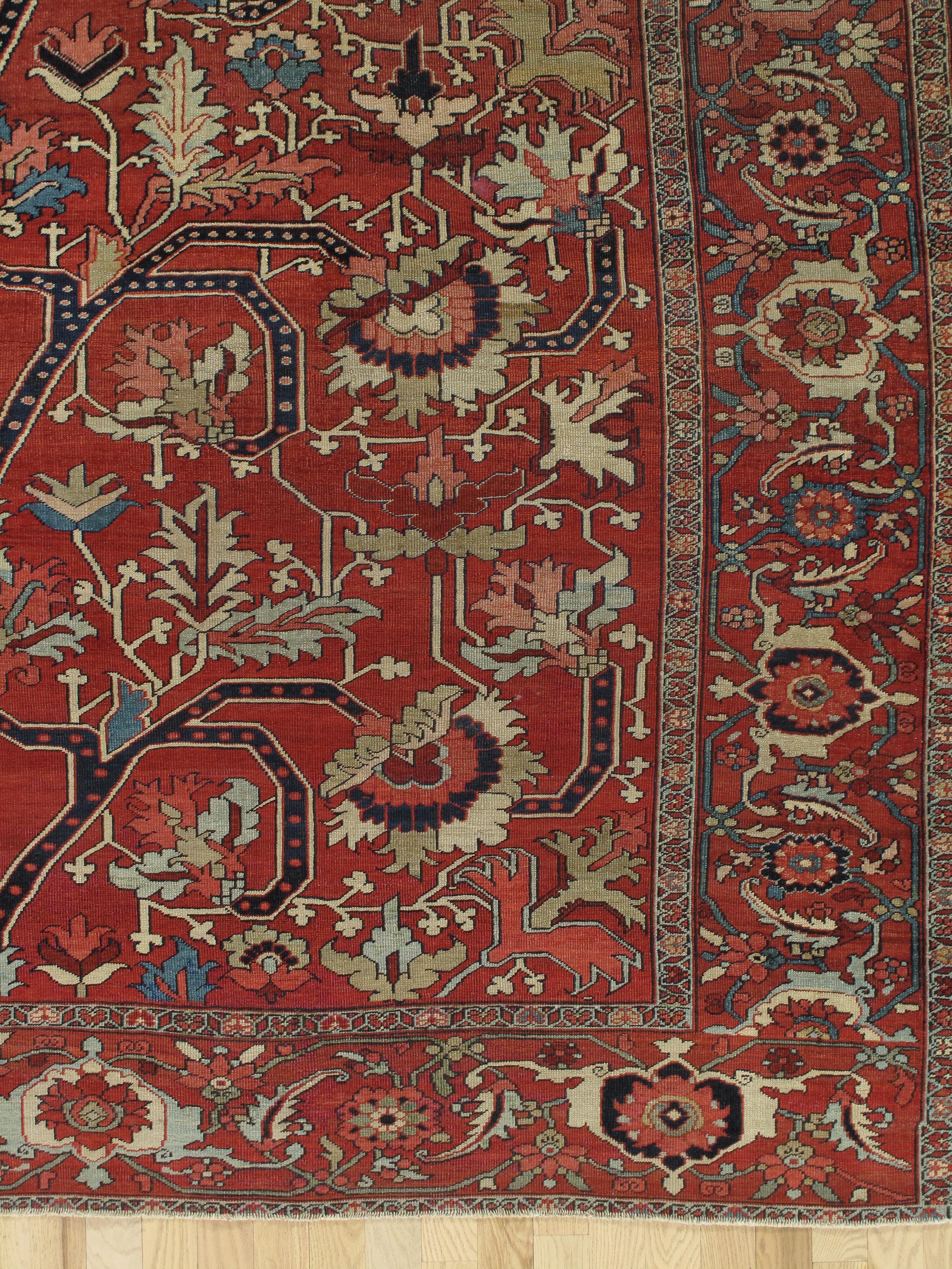 Antiker persischer Serapi-Teppich, handgefertigter orientalischer Teppich, Rostrot, Hellblau, Elfenbein im Zustand „Gut“ im Angebot in Port Washington, NY