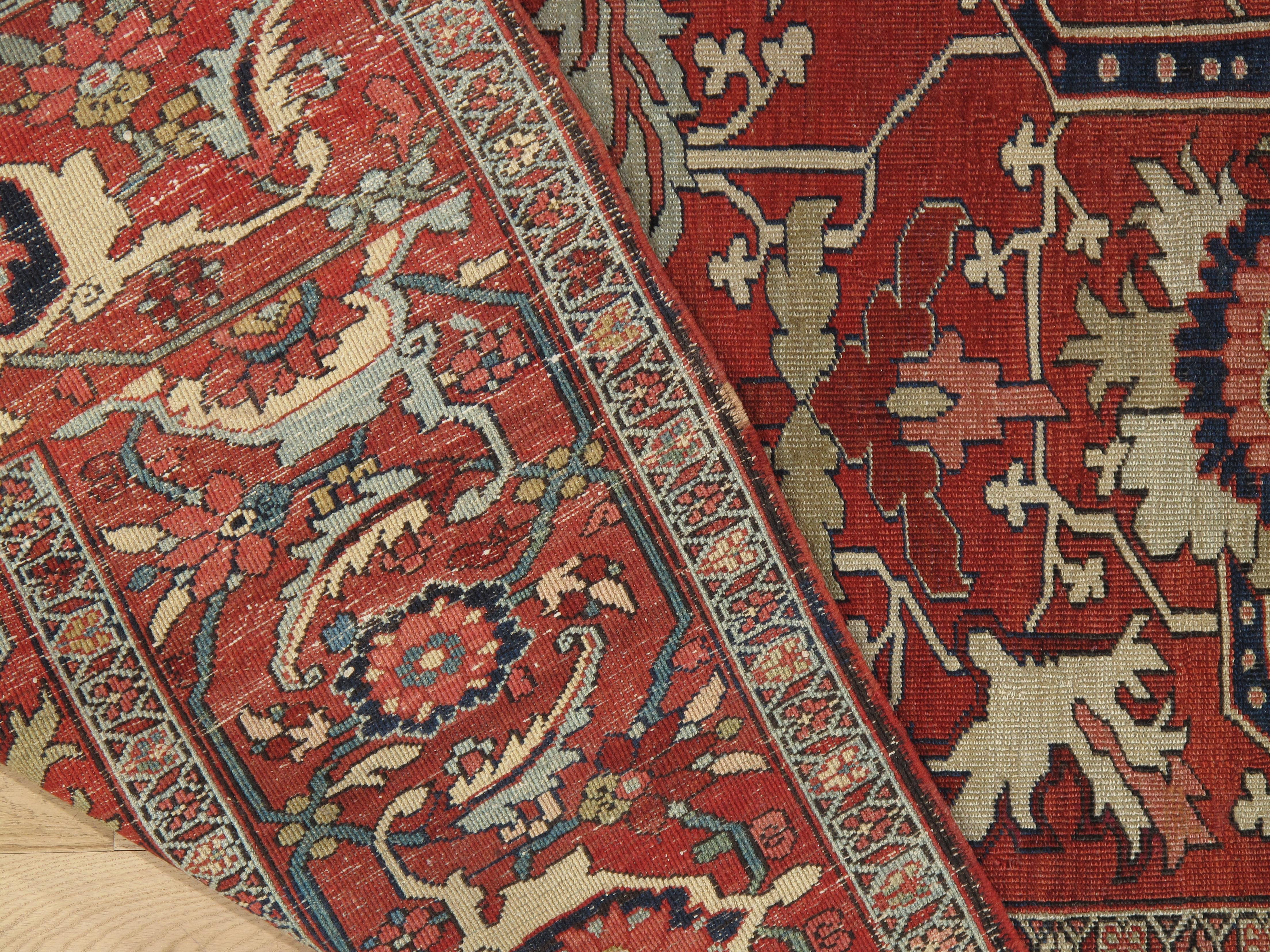 Antiker persischer Serapi-Teppich, handgefertigter orientalischer Teppich, Rostrot, Hellblau, Elfenbein im Angebot 2