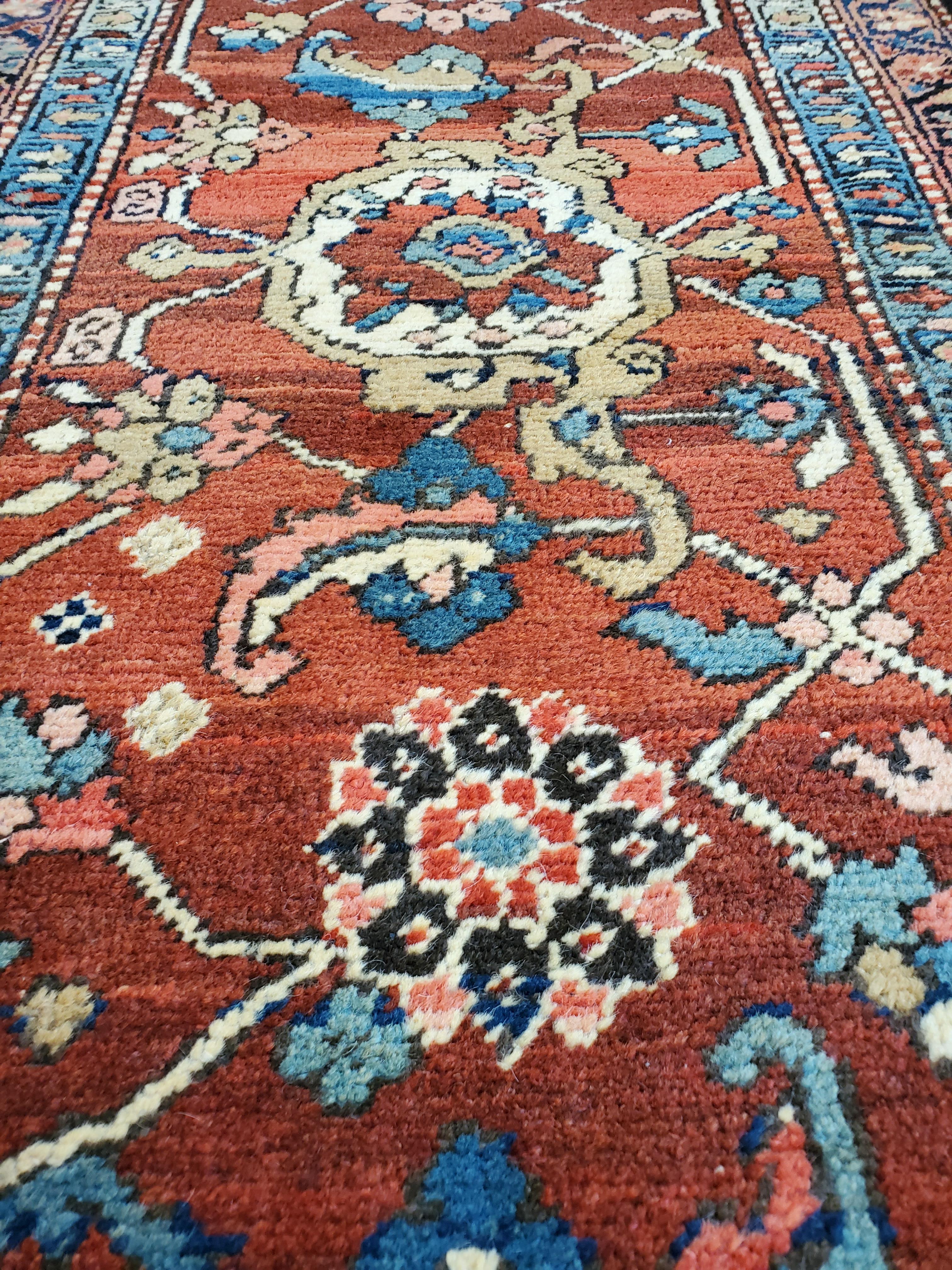 Antique Persian Serapi Carpet, Handmade Wool Oriental Rug Ivory, Rust For Sale 10