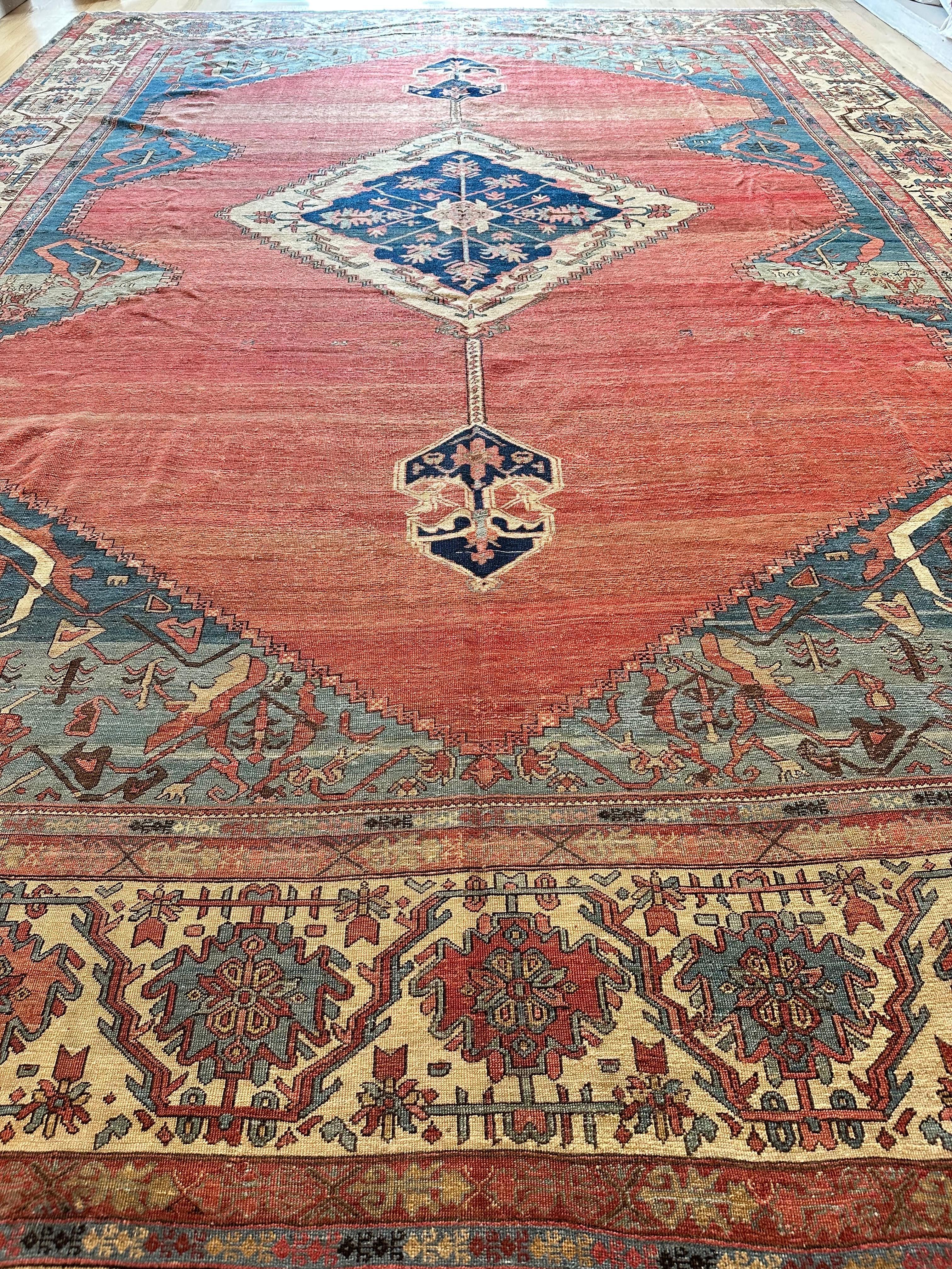 Tapis persan Serapi ancien, tapis oriental en laine fait à la main, ivoire rouille clair bleu clair en vente 10