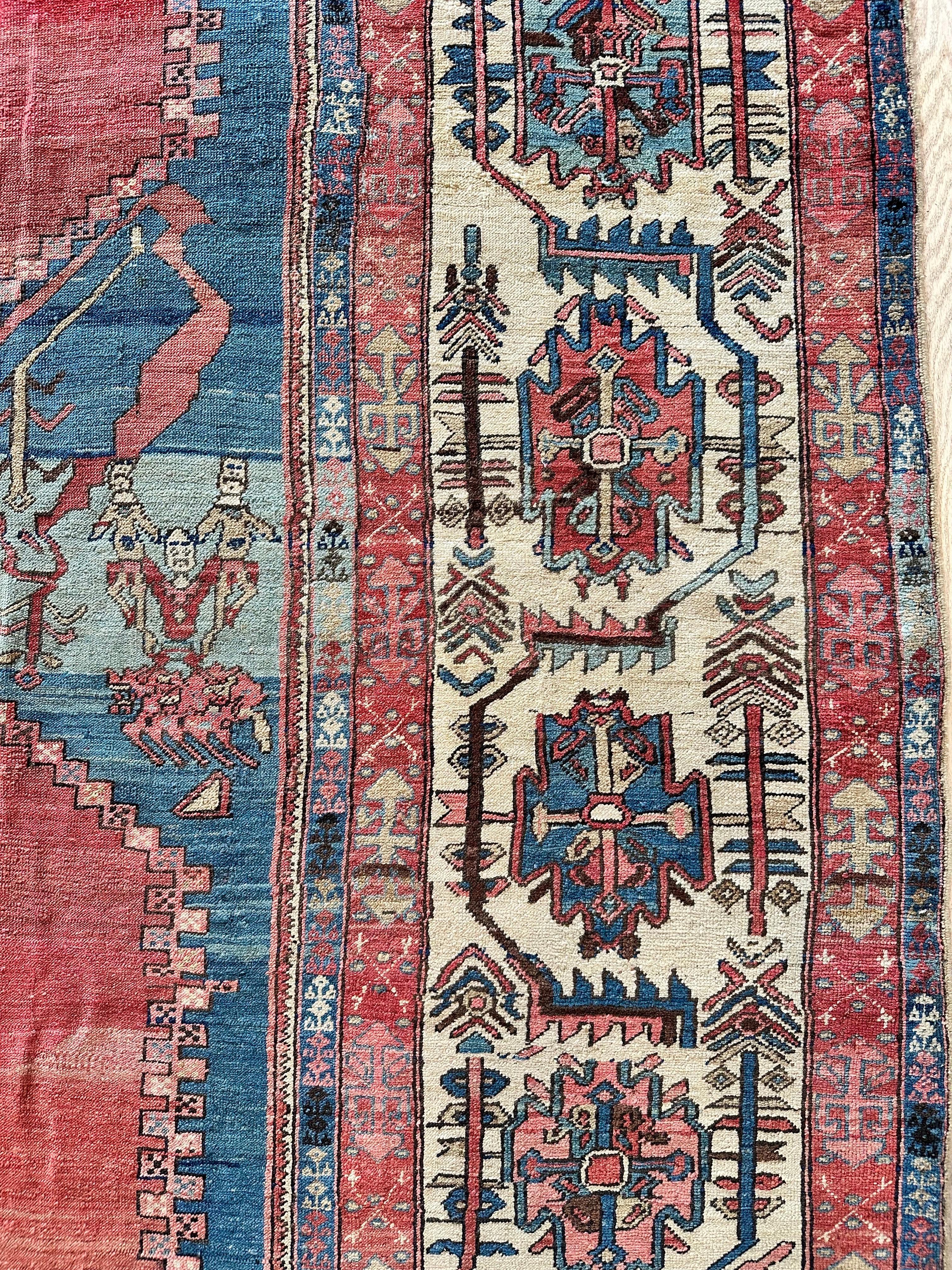Tapis persan Serapi ancien, tapis oriental en laine fait à la main, ivoire rouille clair bleu clair en vente 12