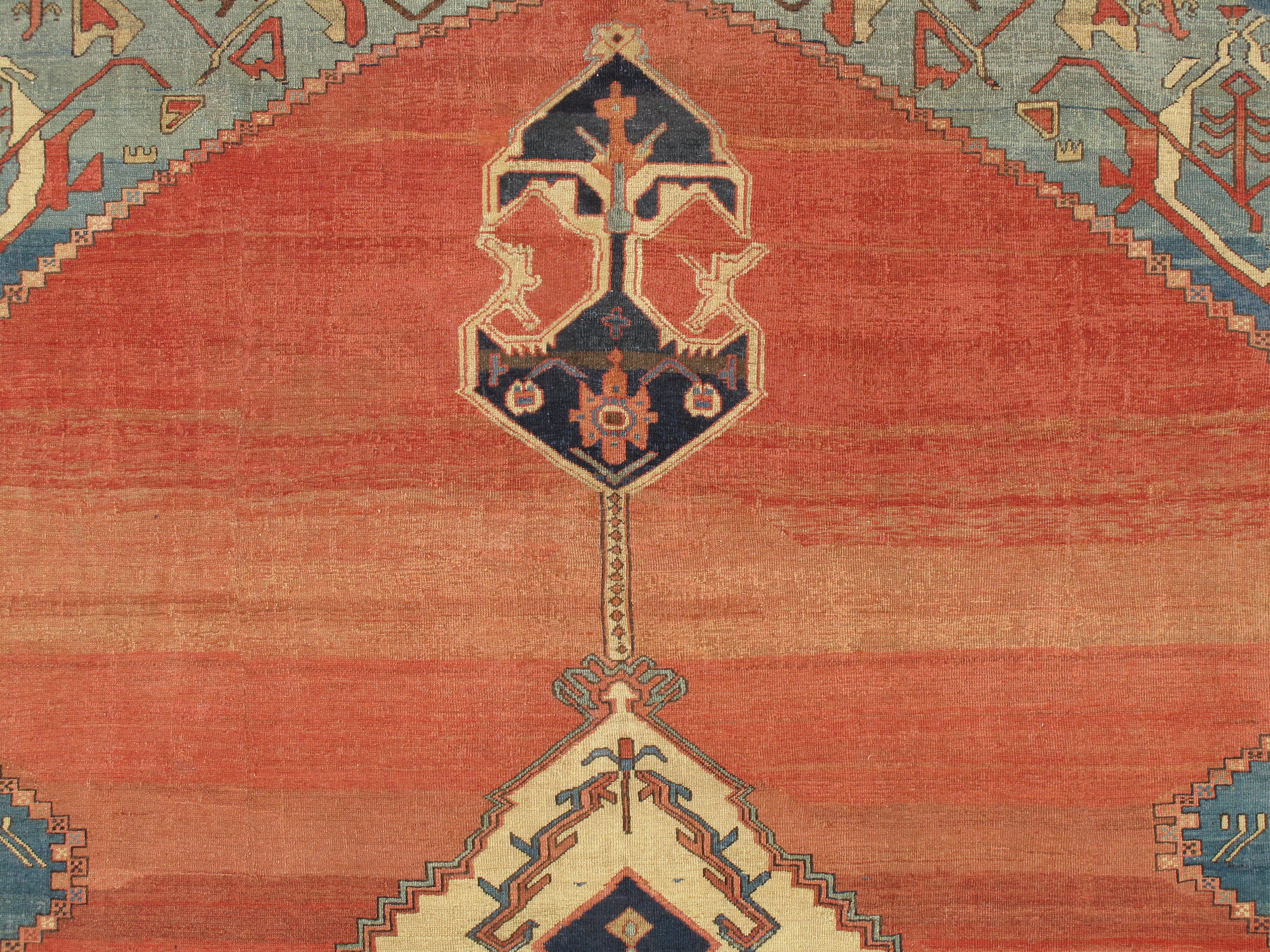 Perse Tapis persan Serapi ancien, tapis oriental en laine fait à la main, ivoire rouille clair bleu clair en vente