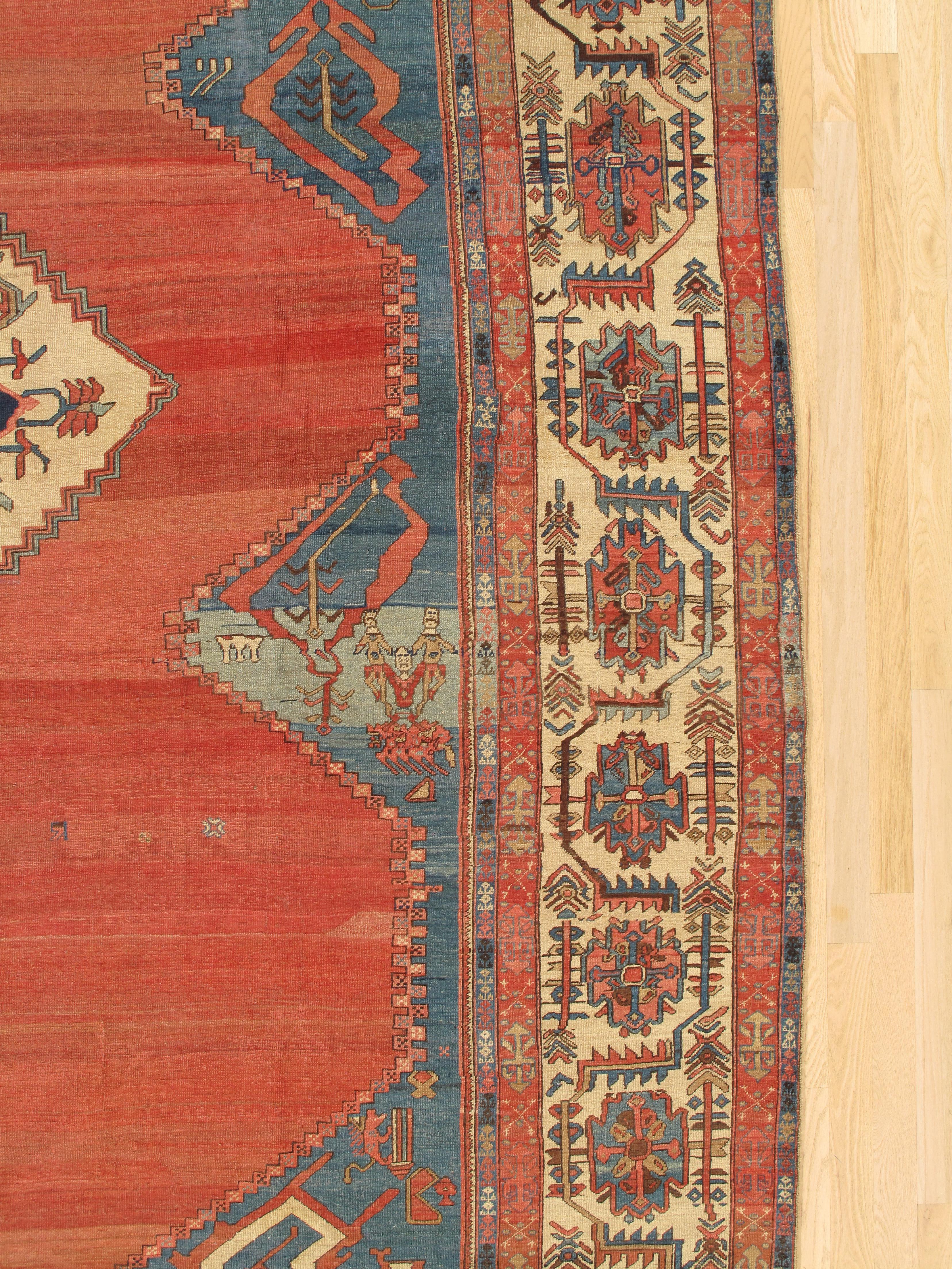 Noué à la main Tapis persan Serapi ancien, tapis oriental en laine fait à la main, ivoire rouille clair bleu clair en vente
