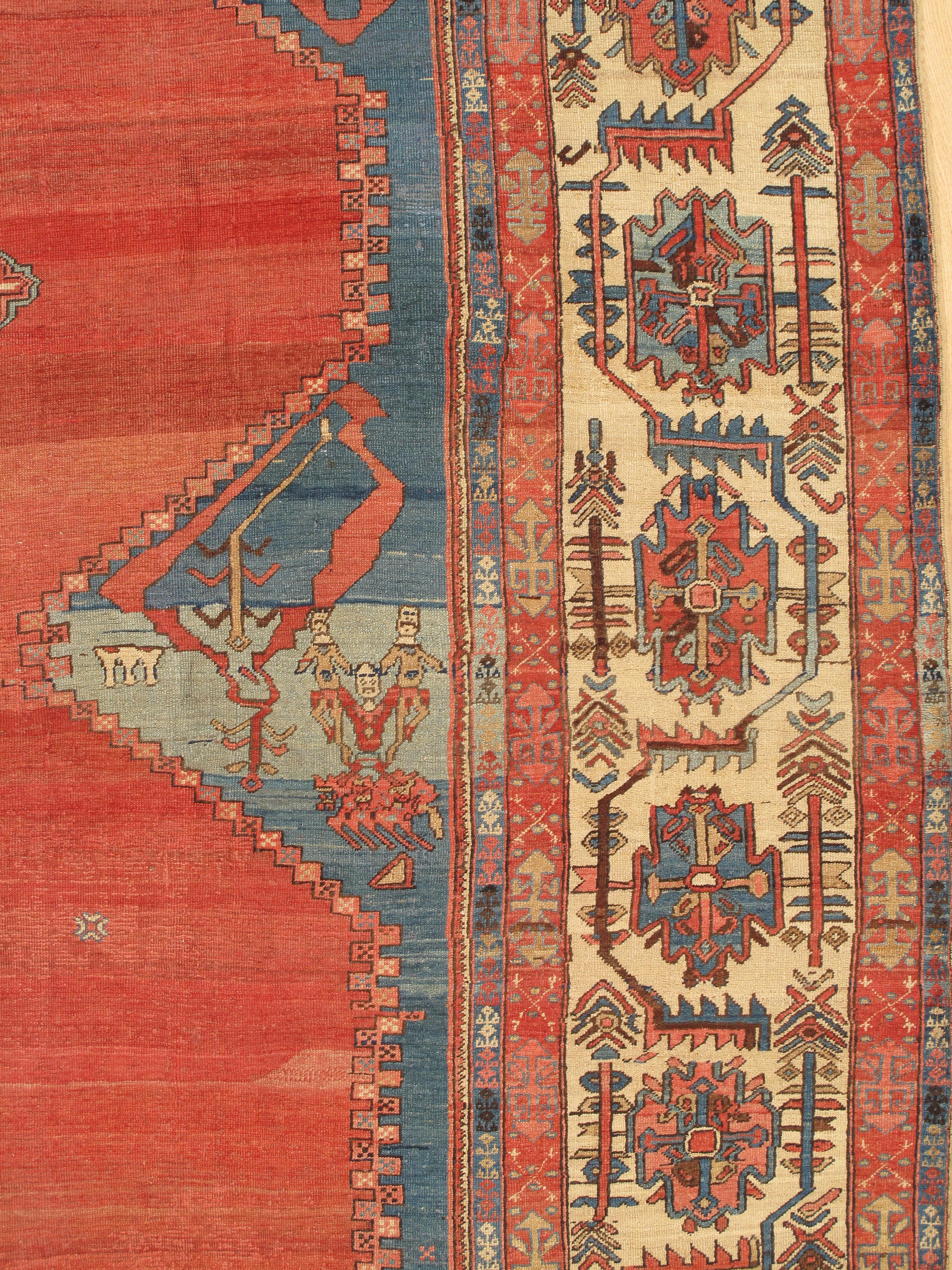 Tapis persan Serapi ancien, tapis oriental en laine fait à la main, ivoire rouille clair bleu clair Bon état - En vente à Port Washington, NY