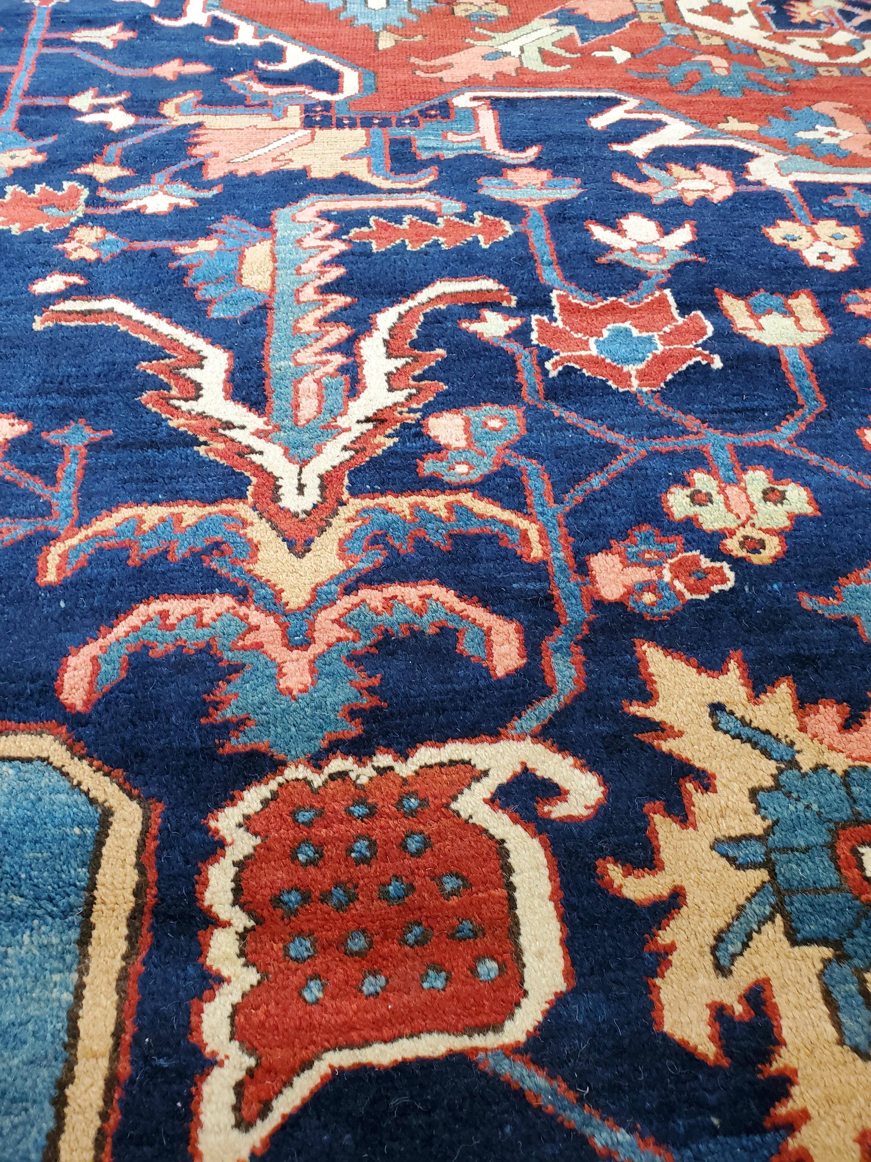 Antiker Persischer Serapi Teppich, Handgefertigter Wolle Orientteppich, Marine Rost Hellblau im Angebot 2