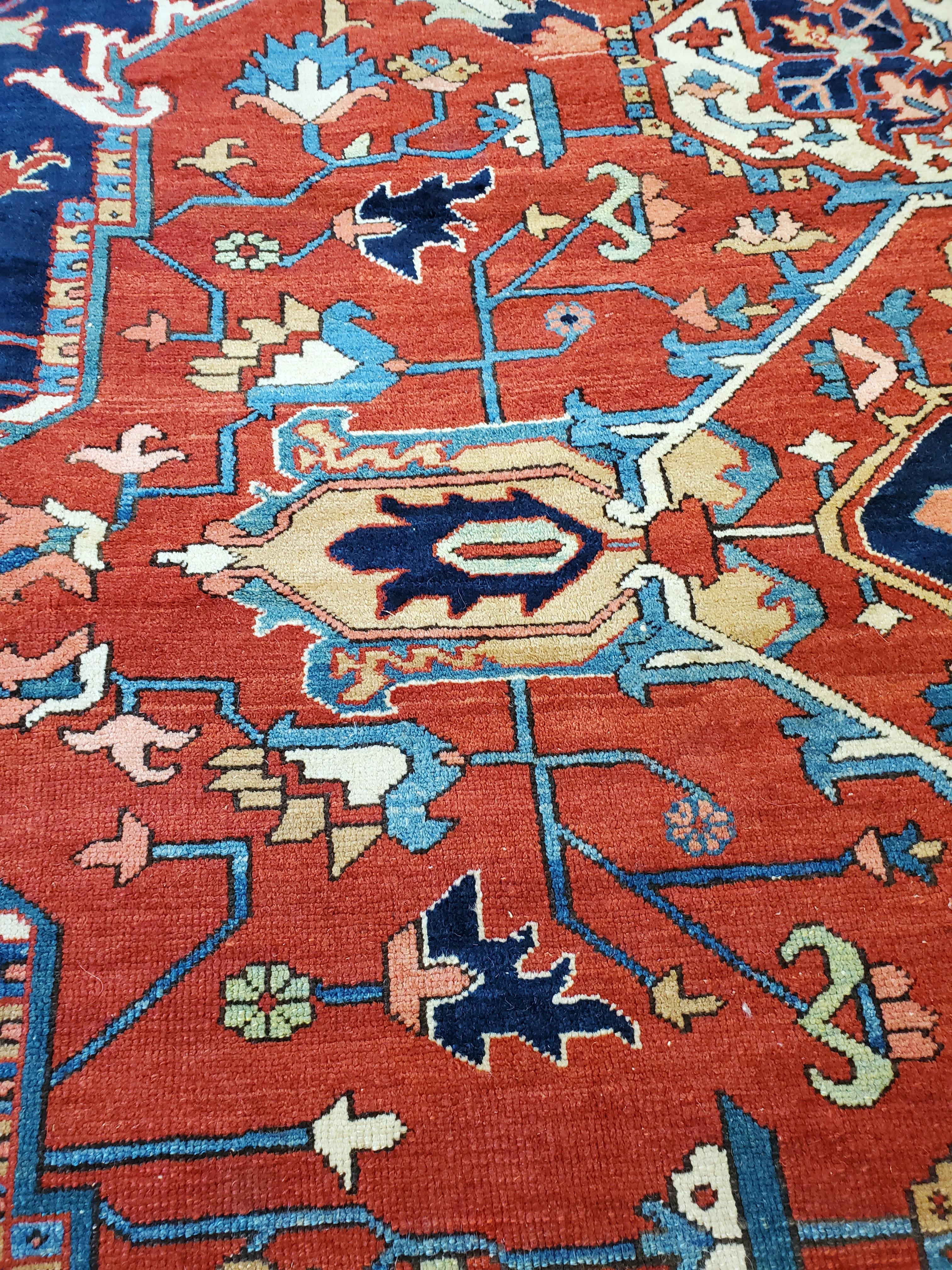 Antiker Persischer Serapi Teppich, Handgefertigter Wolle Orientteppich, Marine Rost Hellblau im Angebot 3