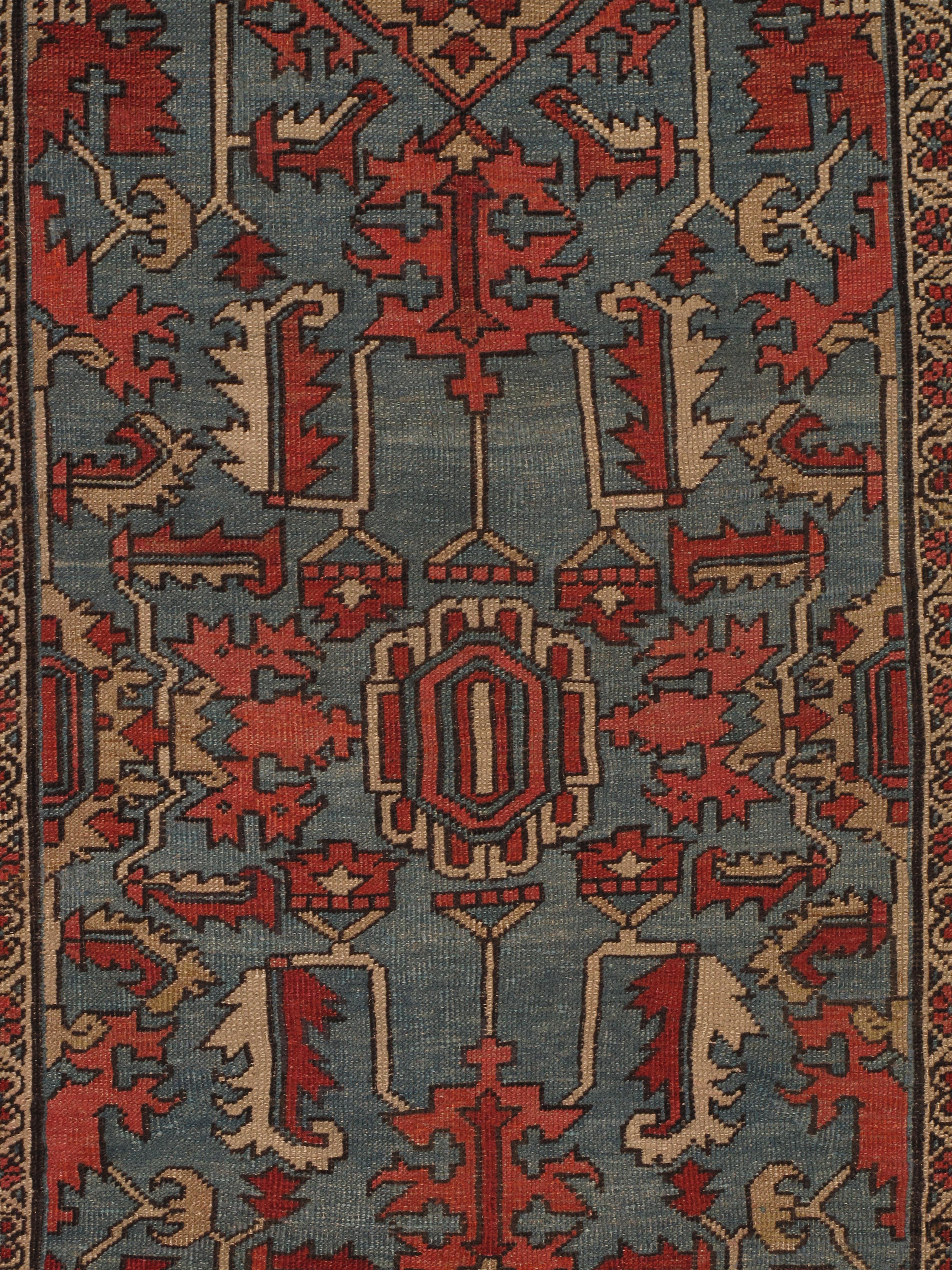 Antiker persischer Serapi-Teppich aus handgefertigter Wolle, Orientteppich, Rost, Elfenbein, Hellblau, Hellblau (Persisch) im Angebot
