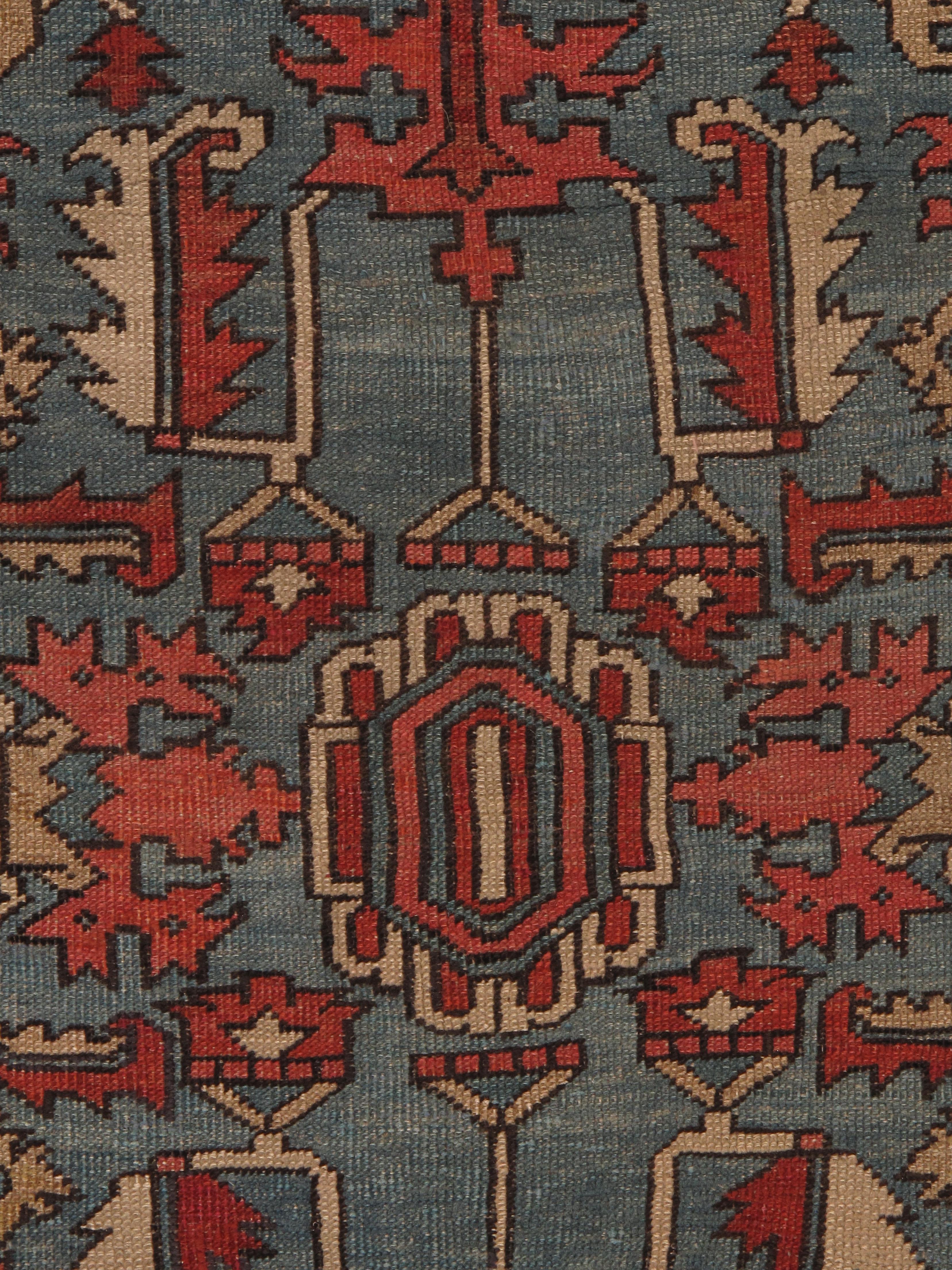 Noué à la main Tapis persan Serapi ancien fait à la main en laine orientale rouille, ivoire, bleu clair en vente