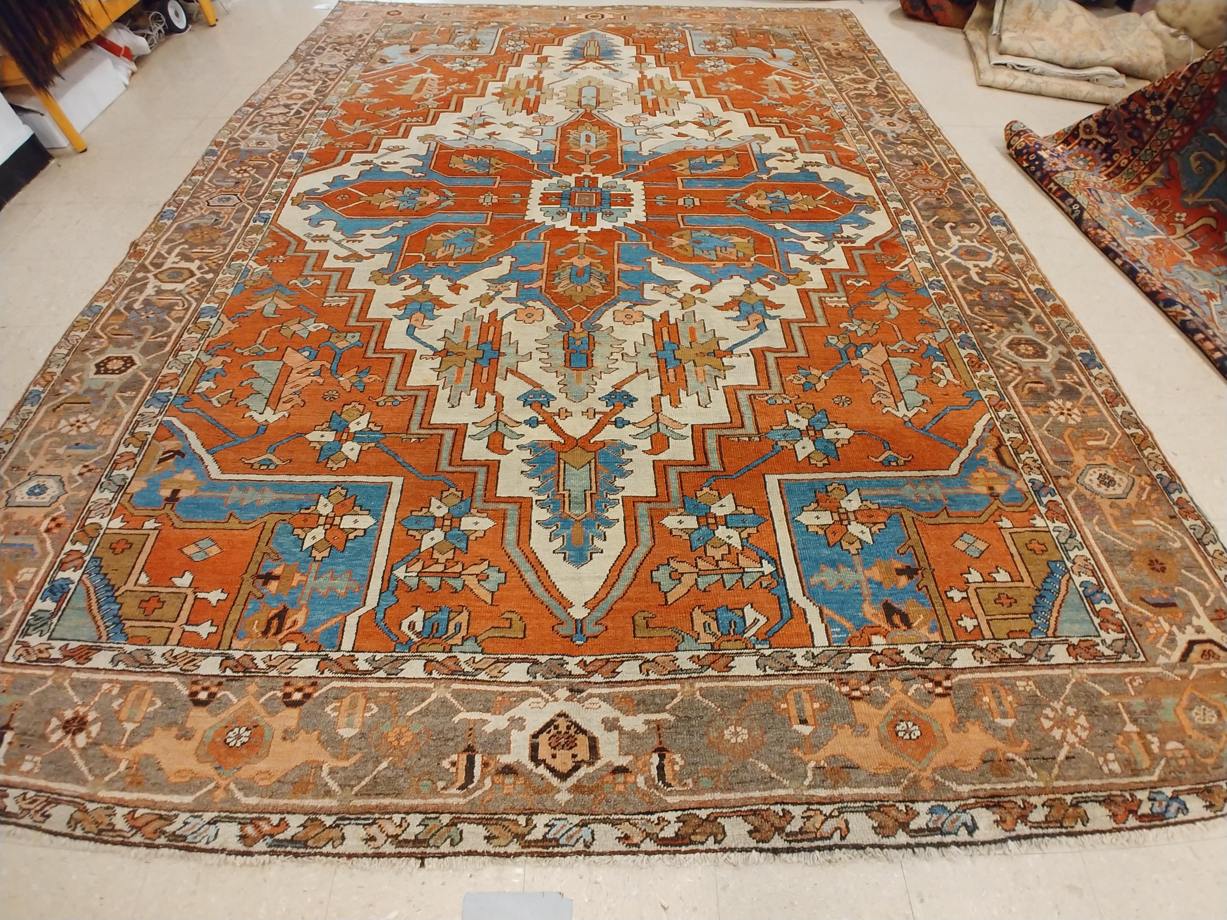 Antique Persian Serapi Carpet, Handmade Wool Oriental Rug, Rust, Ivory, Lit Blue For Sale 4