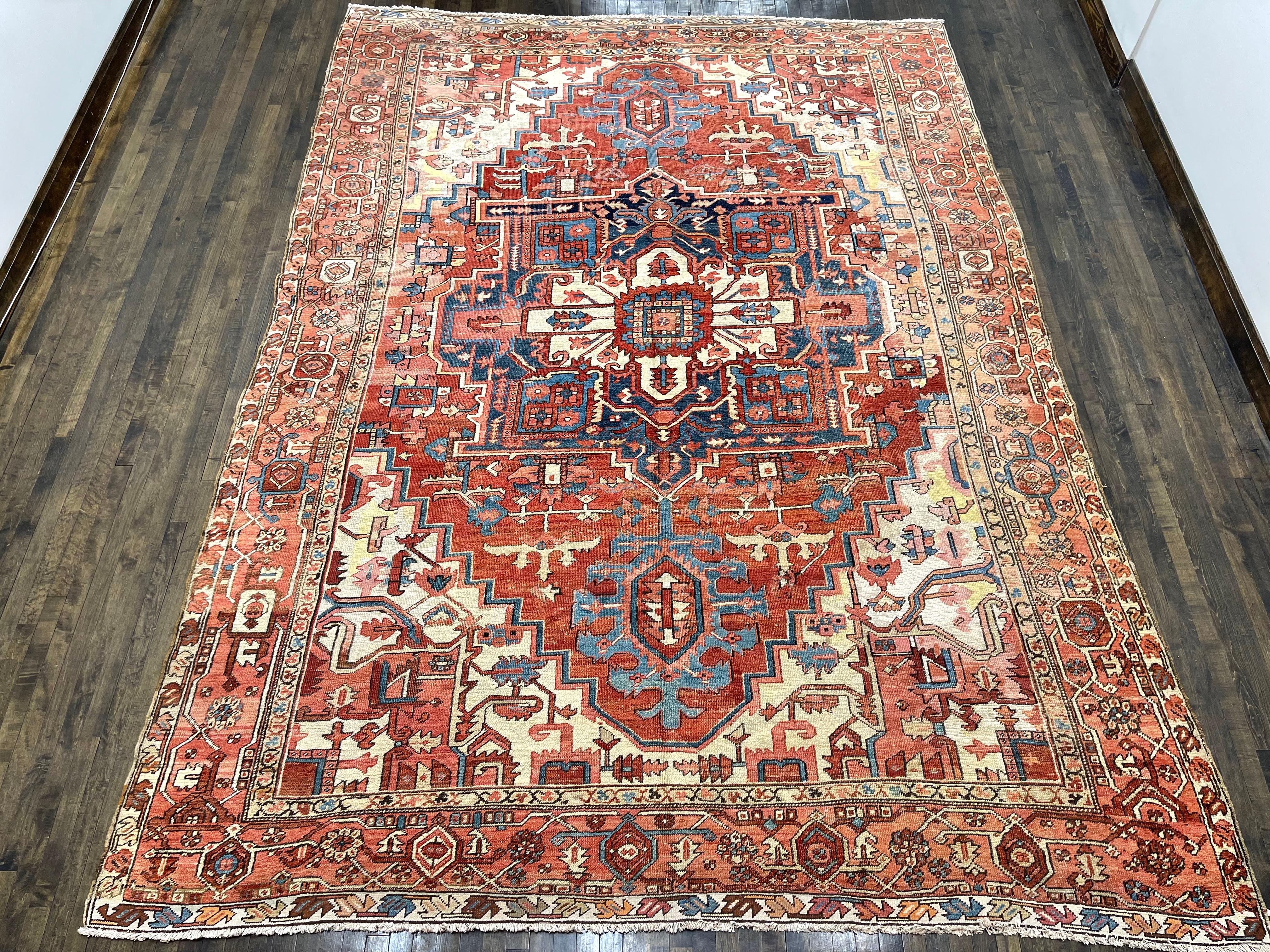Vegetable Dyed Antique Persian Serapi circa 1900 For Sale