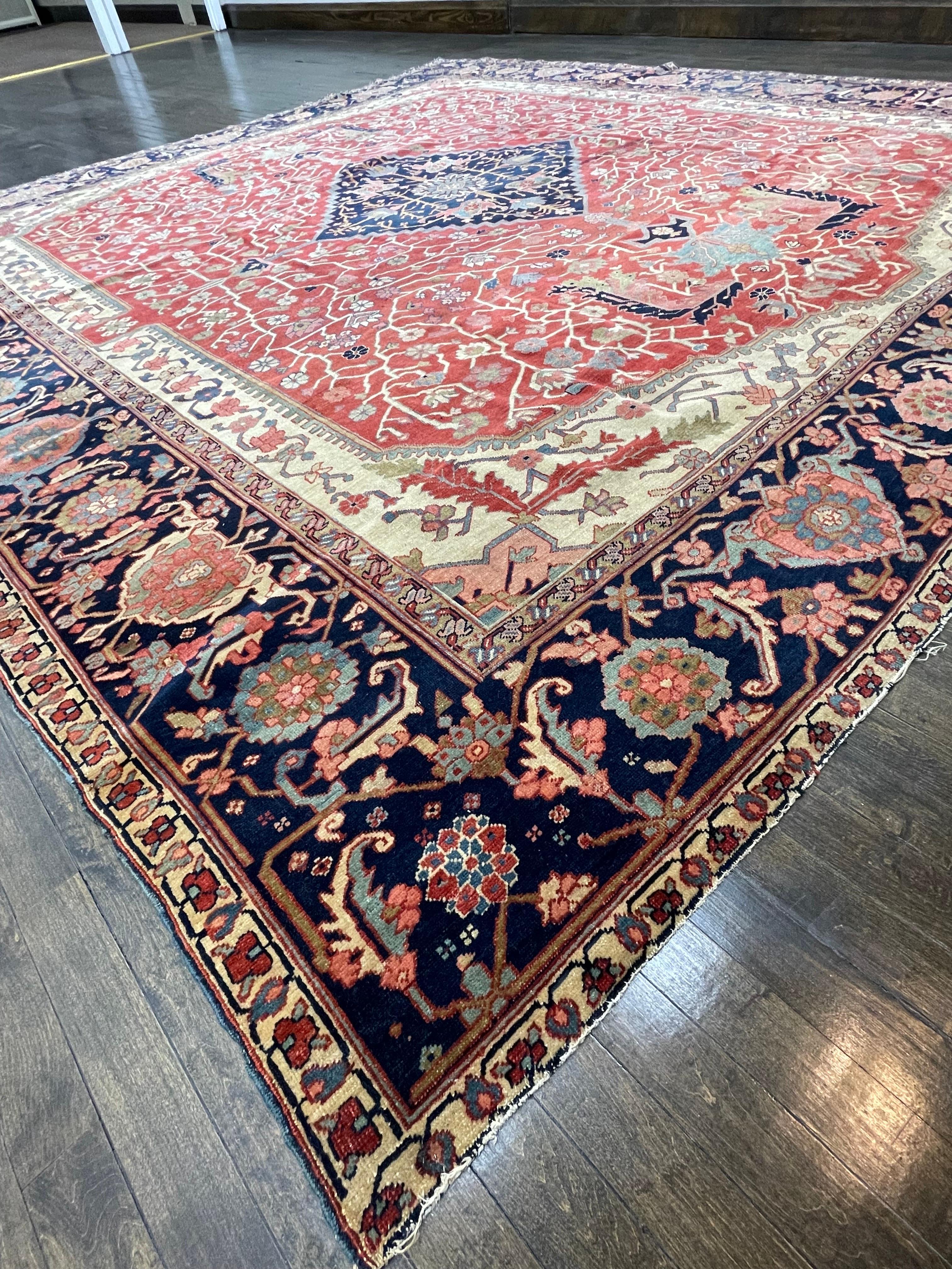 Vegetable Dyed Antique Persian Serapi circa 1910 For Sale