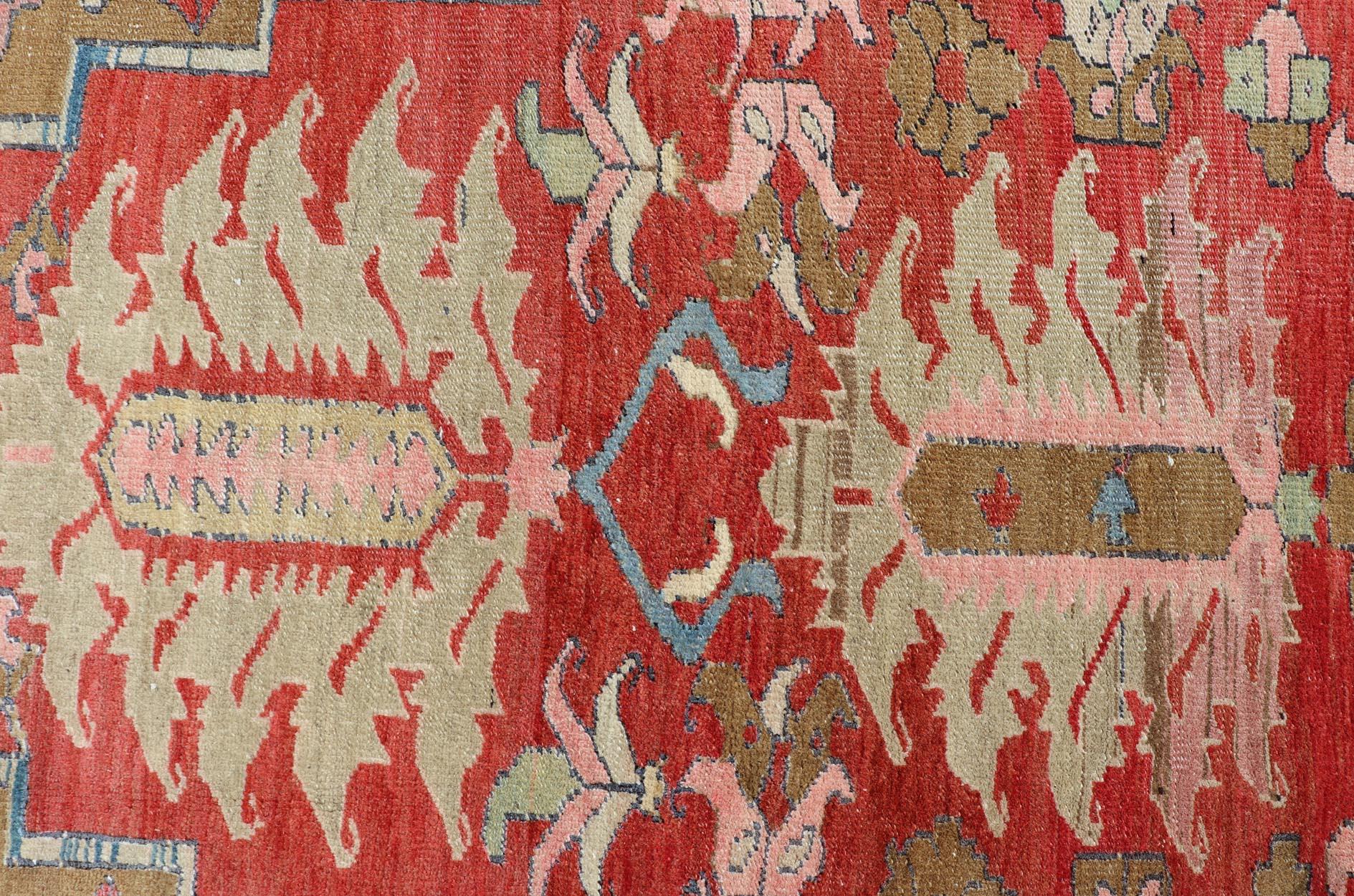 Tapis persan ancien Serapi Gallery Runner with Medallion Design 4'9 x 16'9 en vente 1