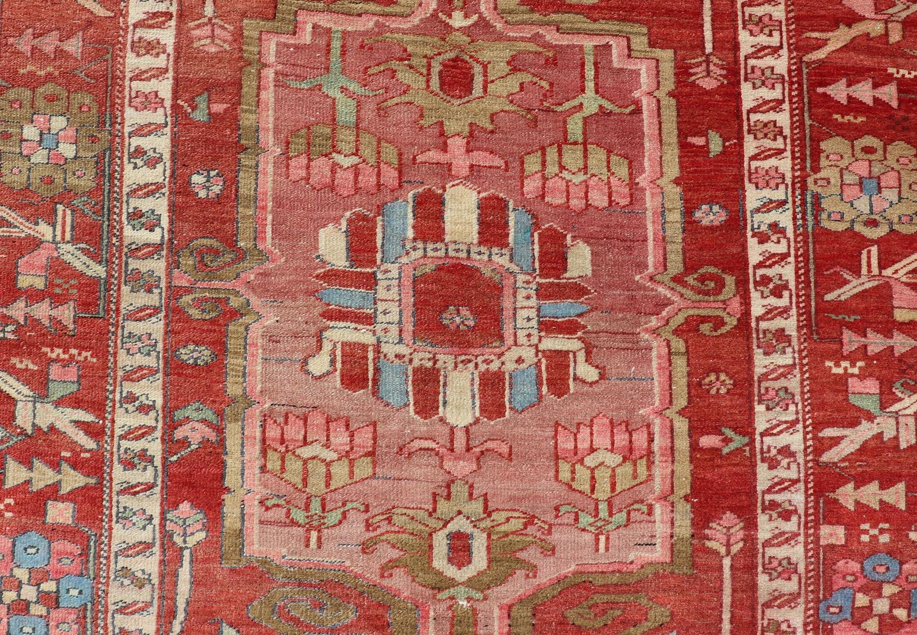 Tapis persan ancien Serapi Gallery Runner with Medallion Design 4'9 x 16'9 en vente 2