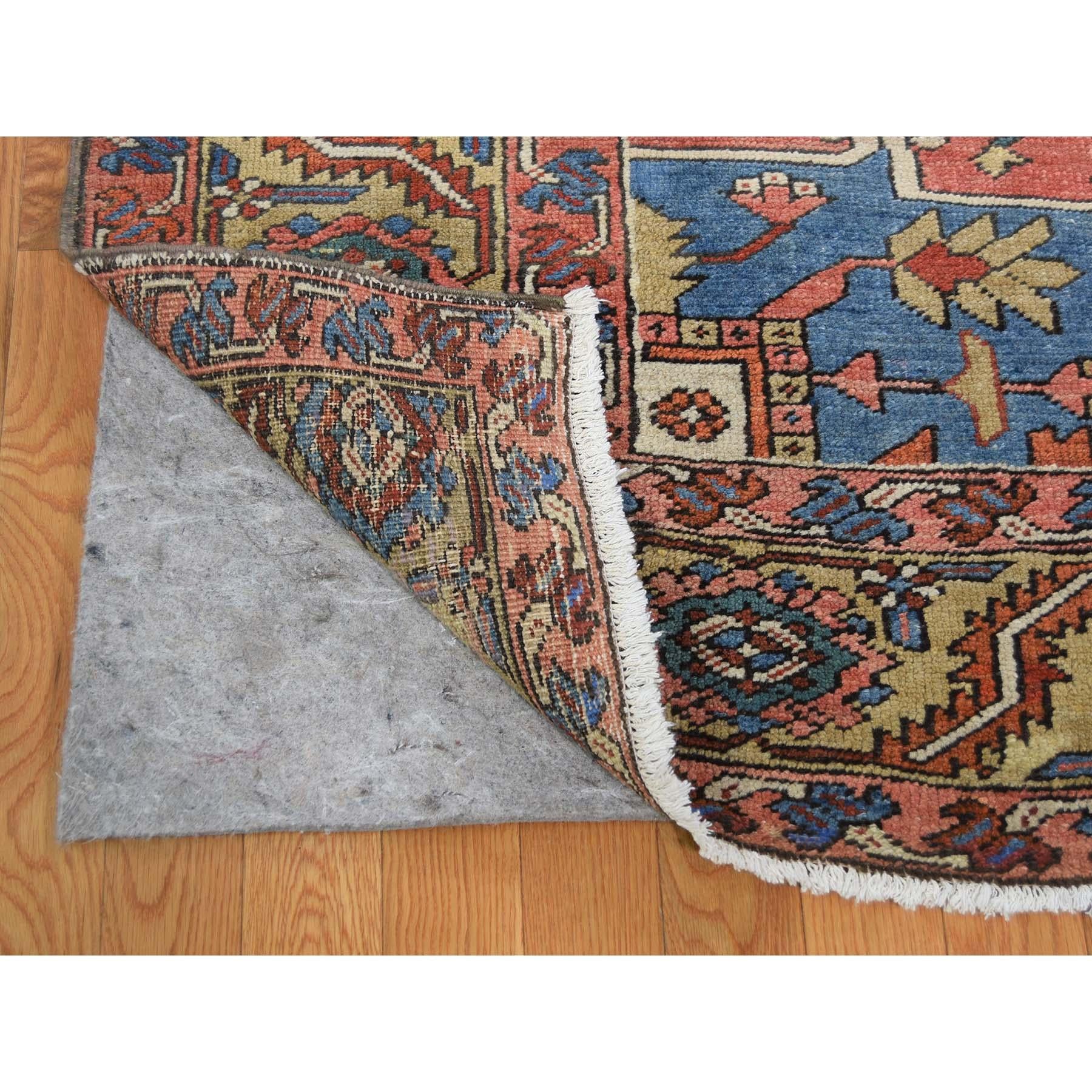 Antique Persian Serapi Heriz Good Condition Hand Knotted Oversize Oriental Rug In Good Condition In Carlstadt, NJ
